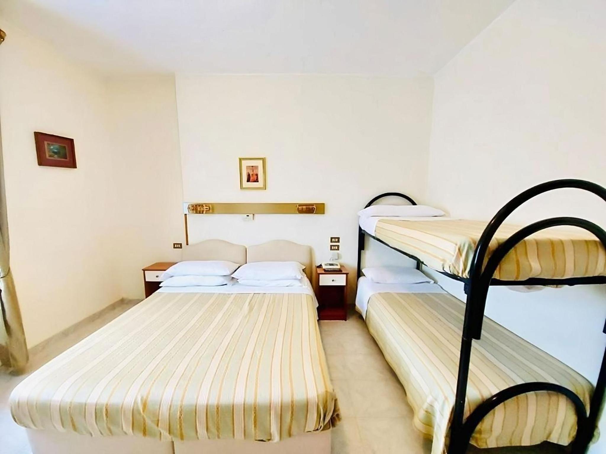 Classic Quadruple Room - Photo 4