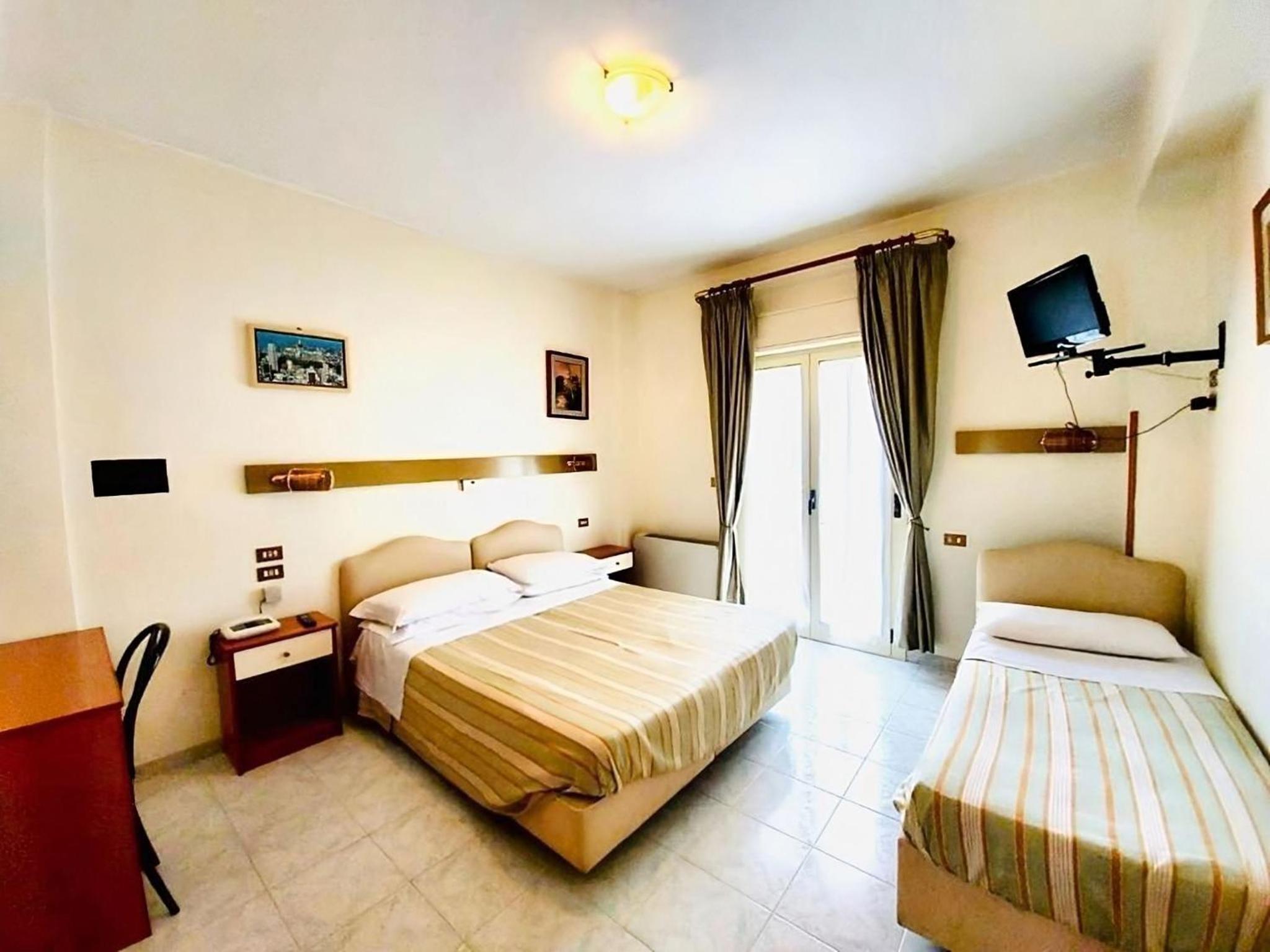 Classic Triple Room - Photo 1