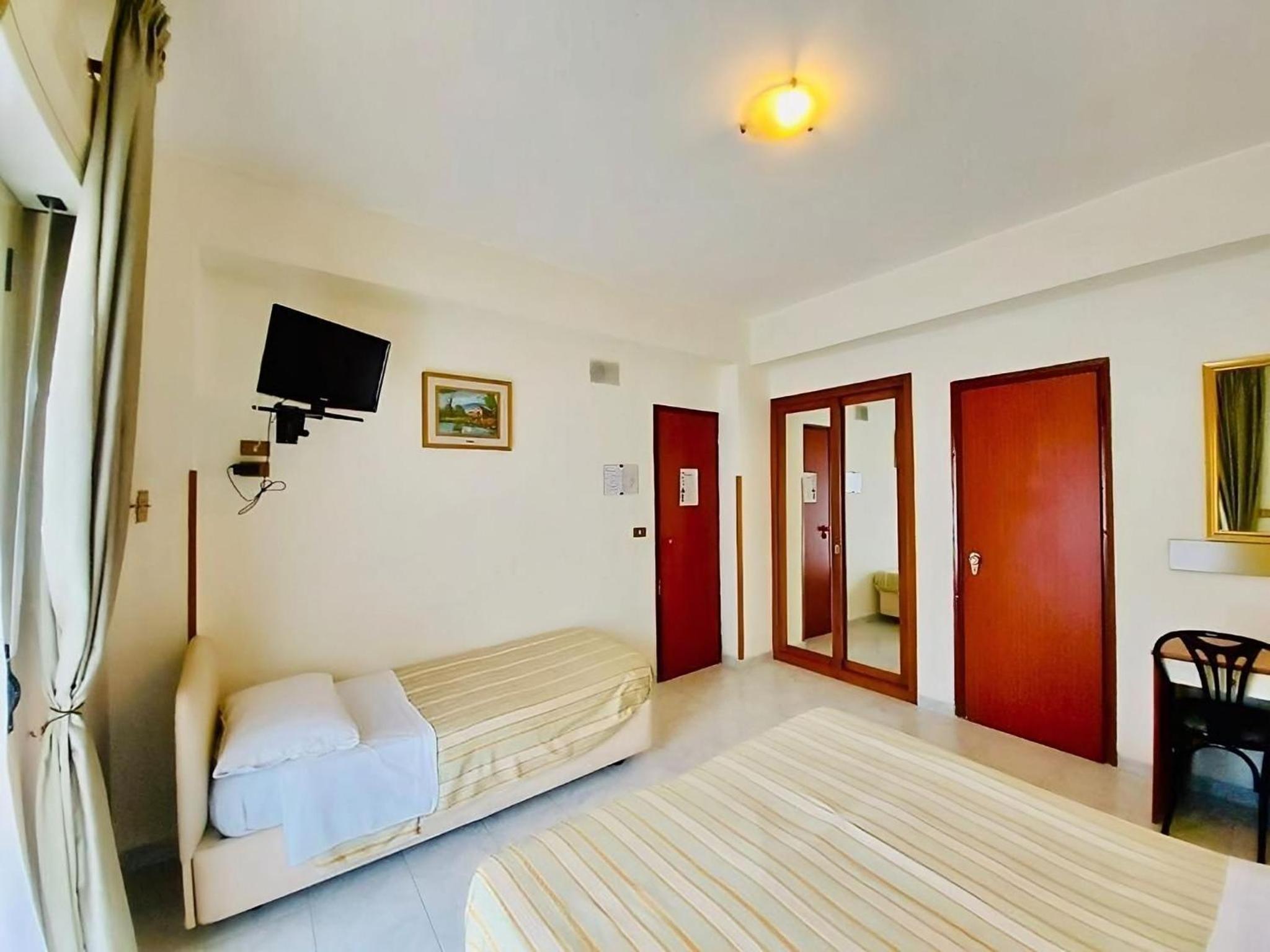 Classic Triple Room - Photo 4