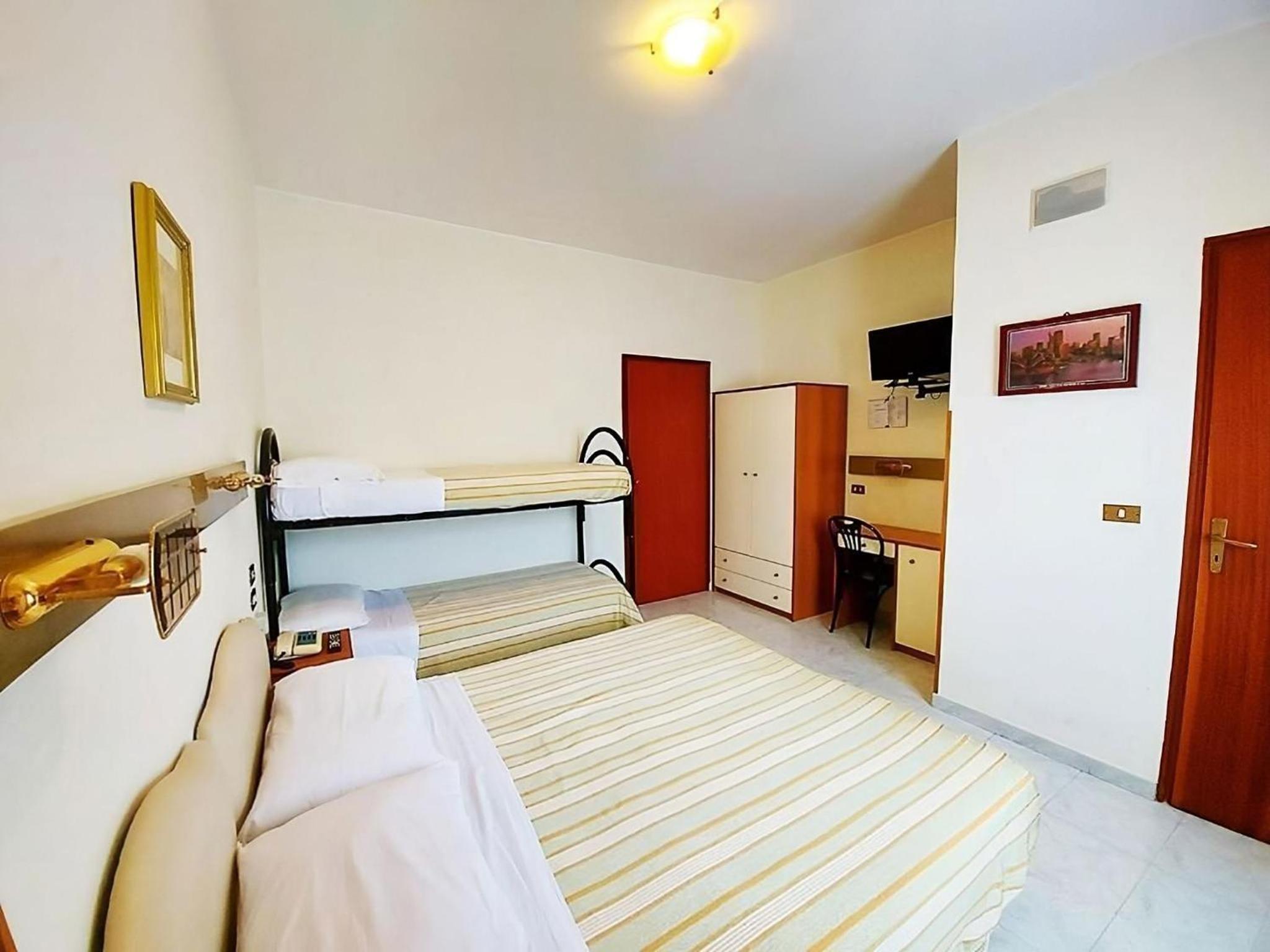 Classic Quadruple Room - Photo 1