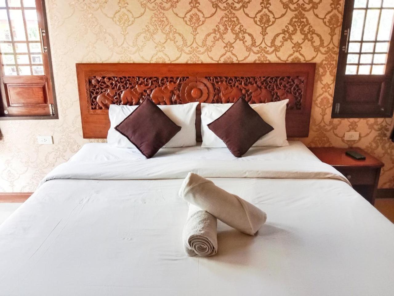 Deluxe King Room - Photo 15