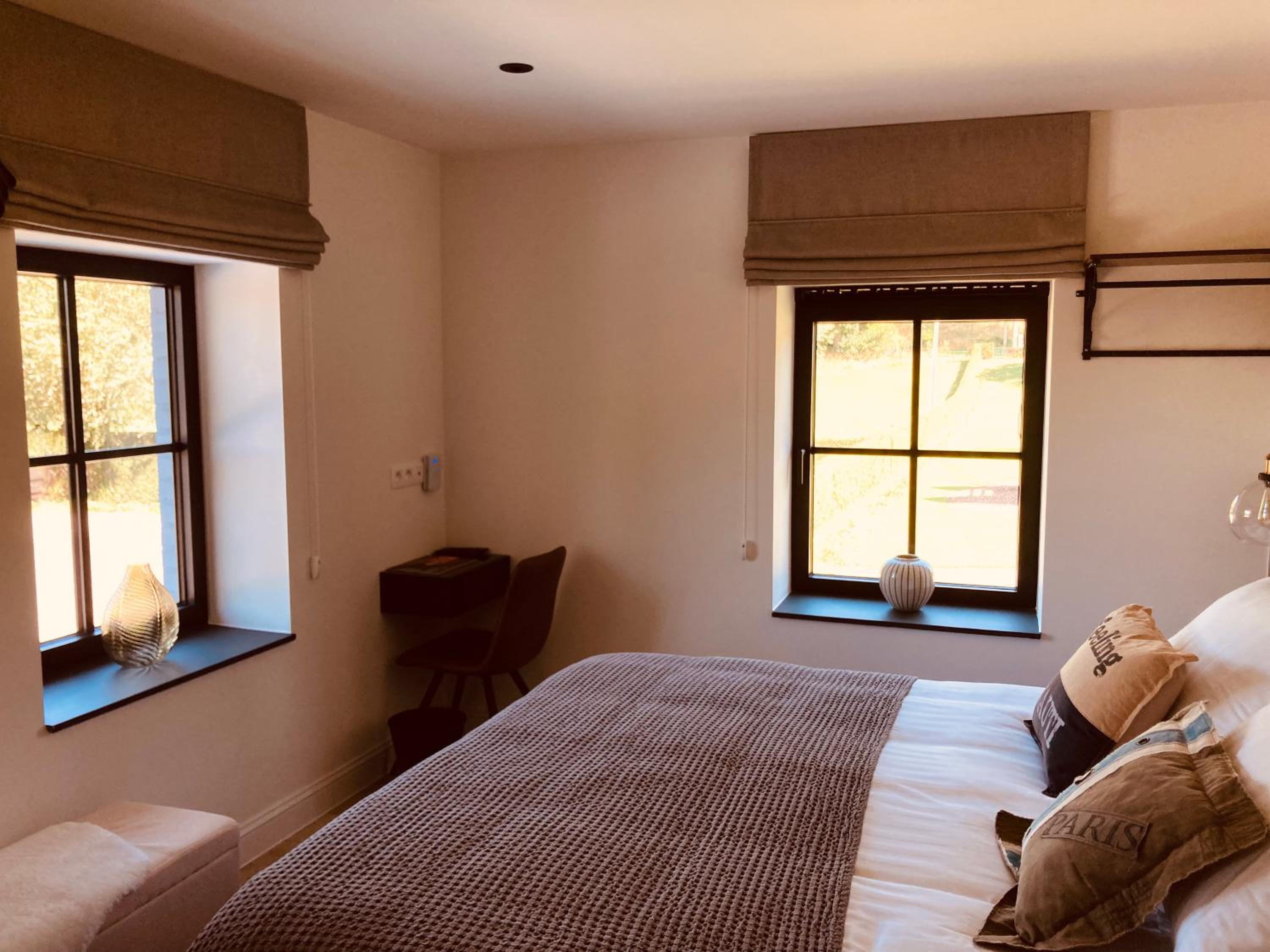Standard King Room photo 1