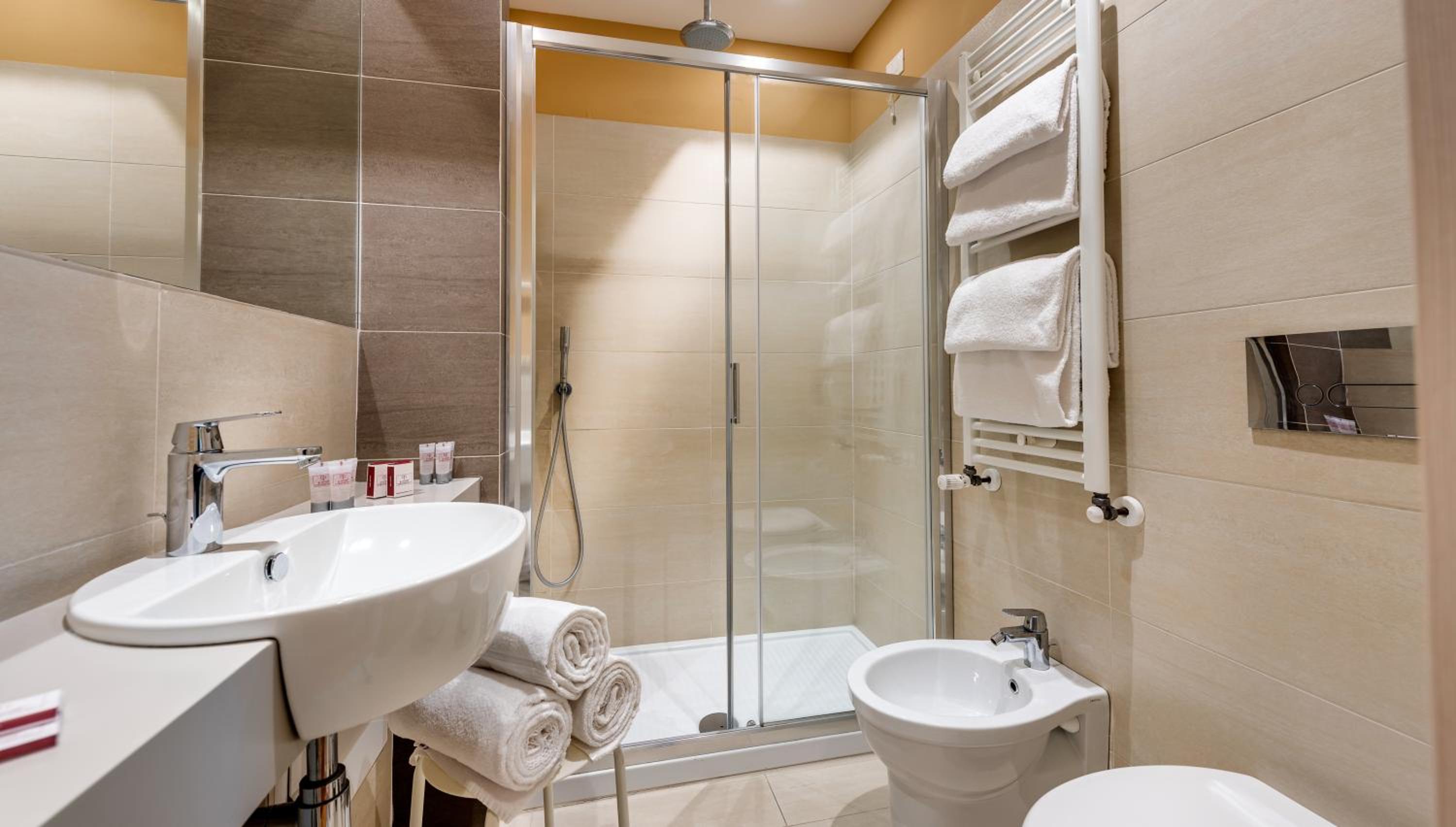 Standard Double Room - Photo 2