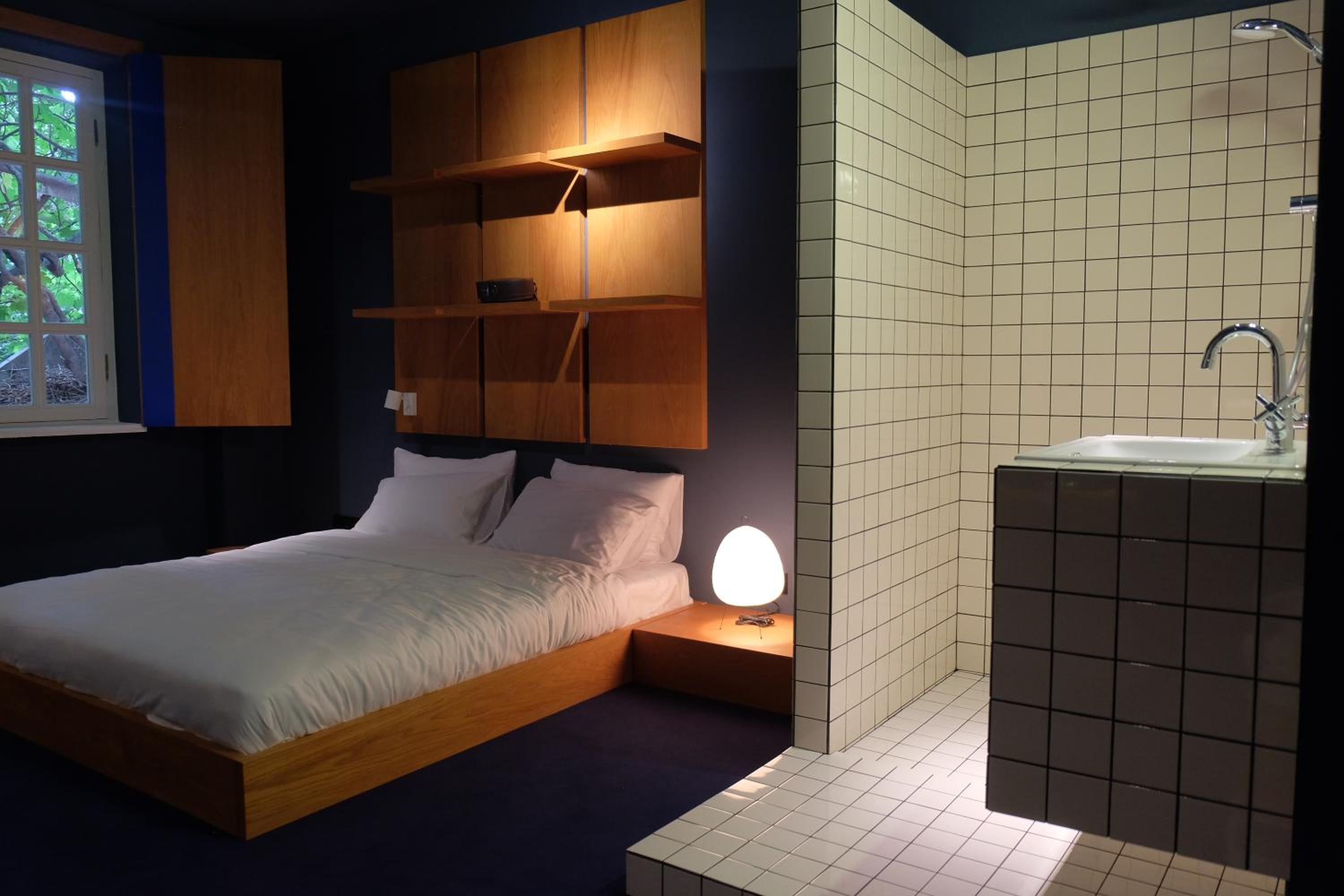 Deluxe Double Room with Balcony - Photo 4