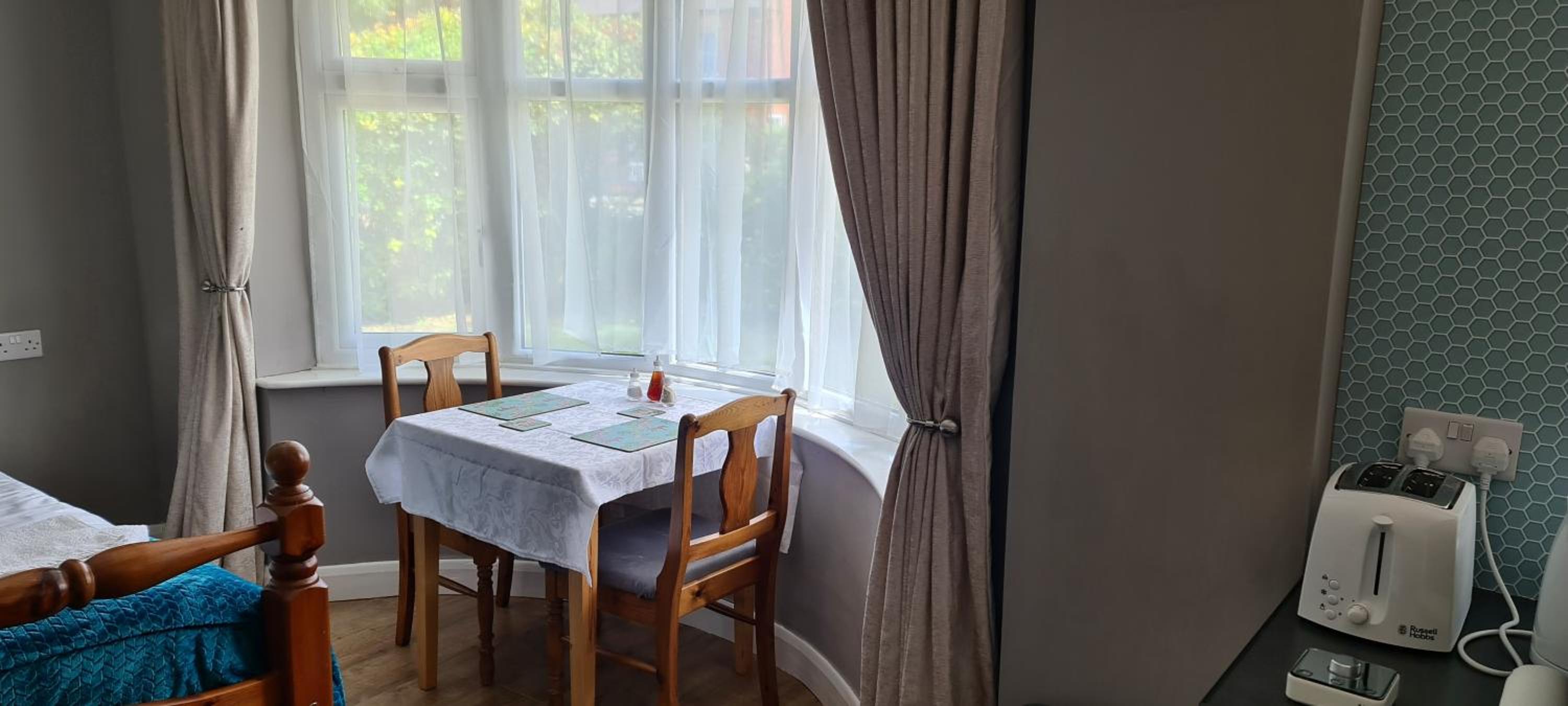 Deluxe Double Room - Photo 9