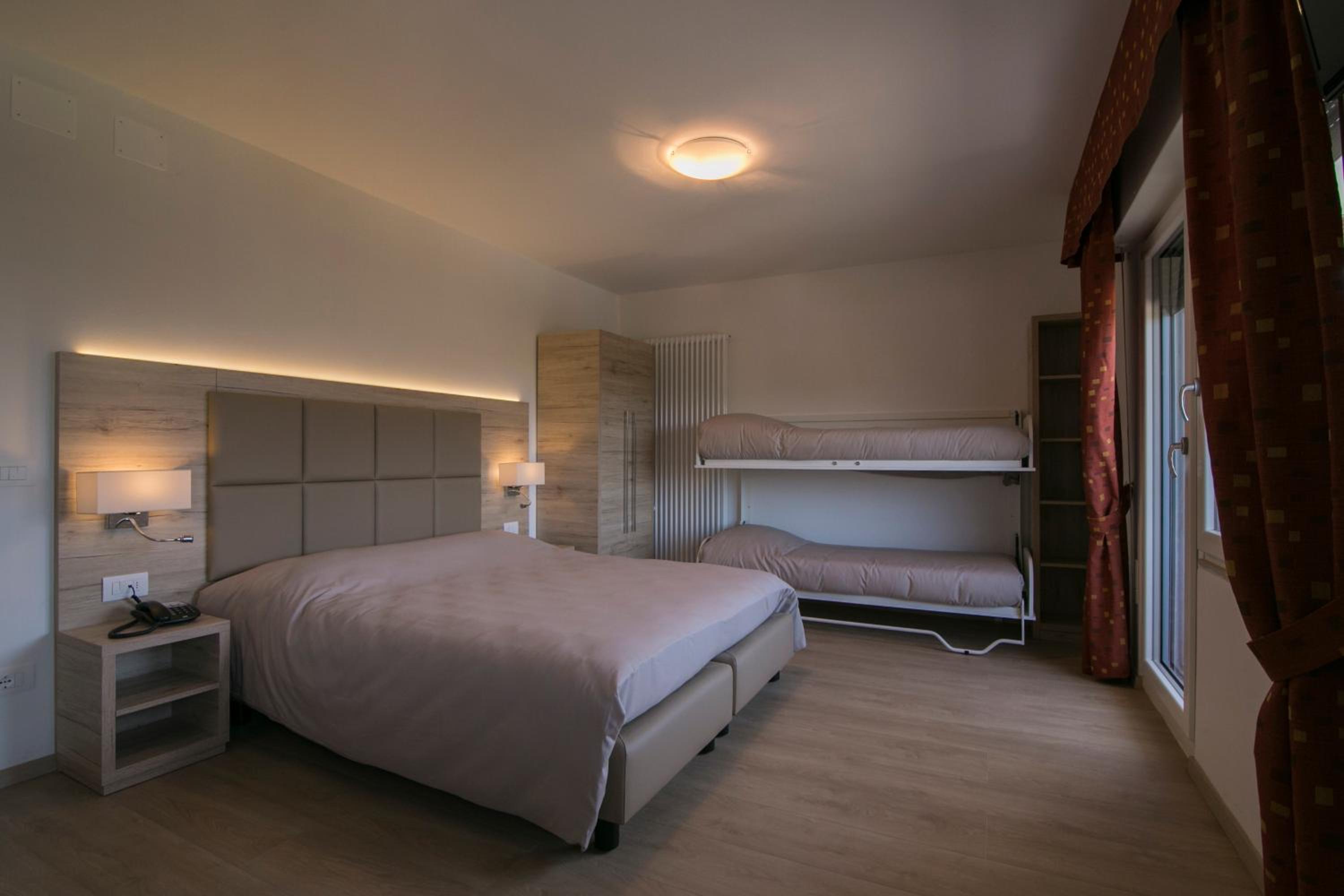 Quadruple Room with Mountain View - Photo 1