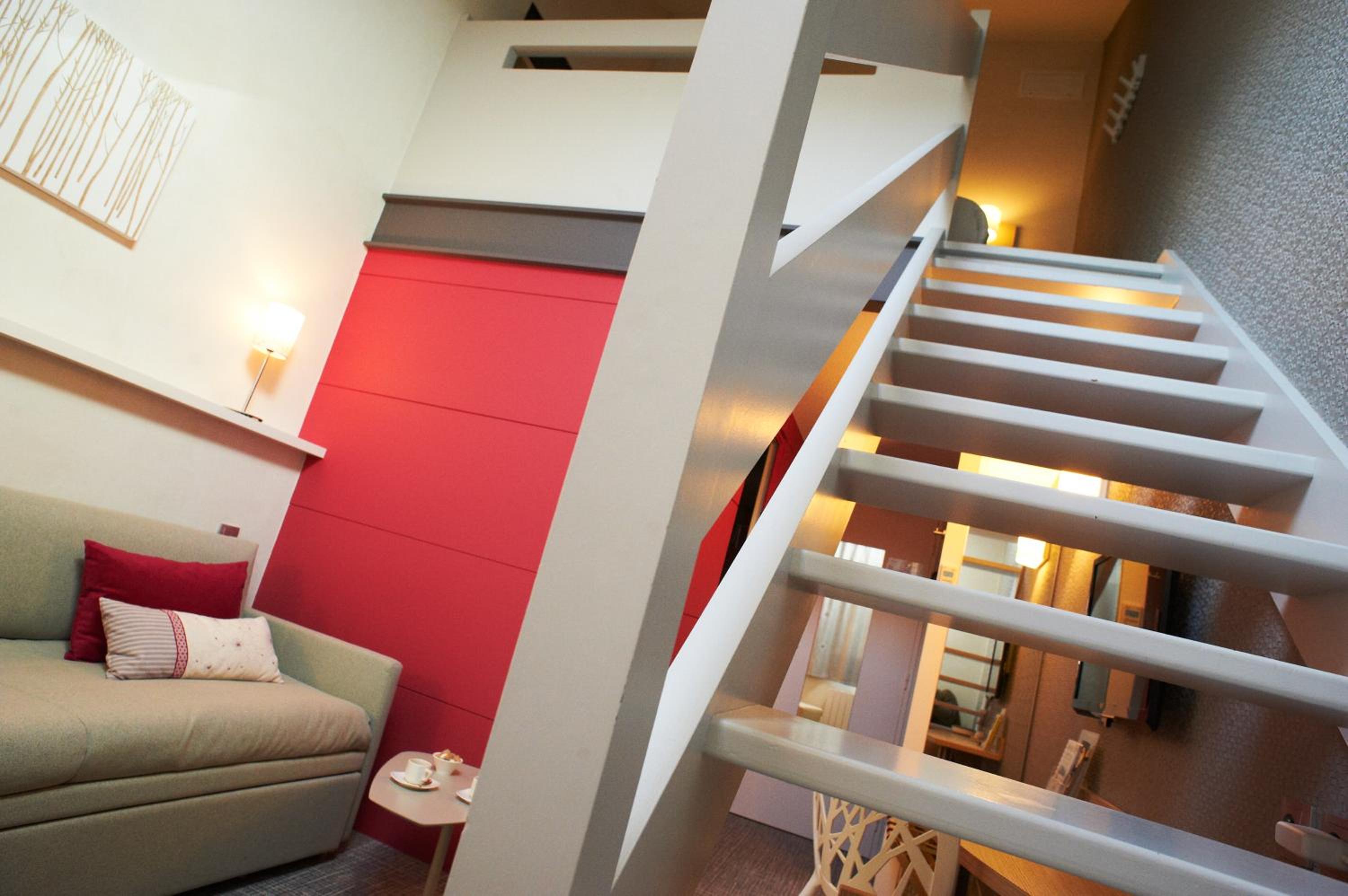 Duplex Suite - Photo 4