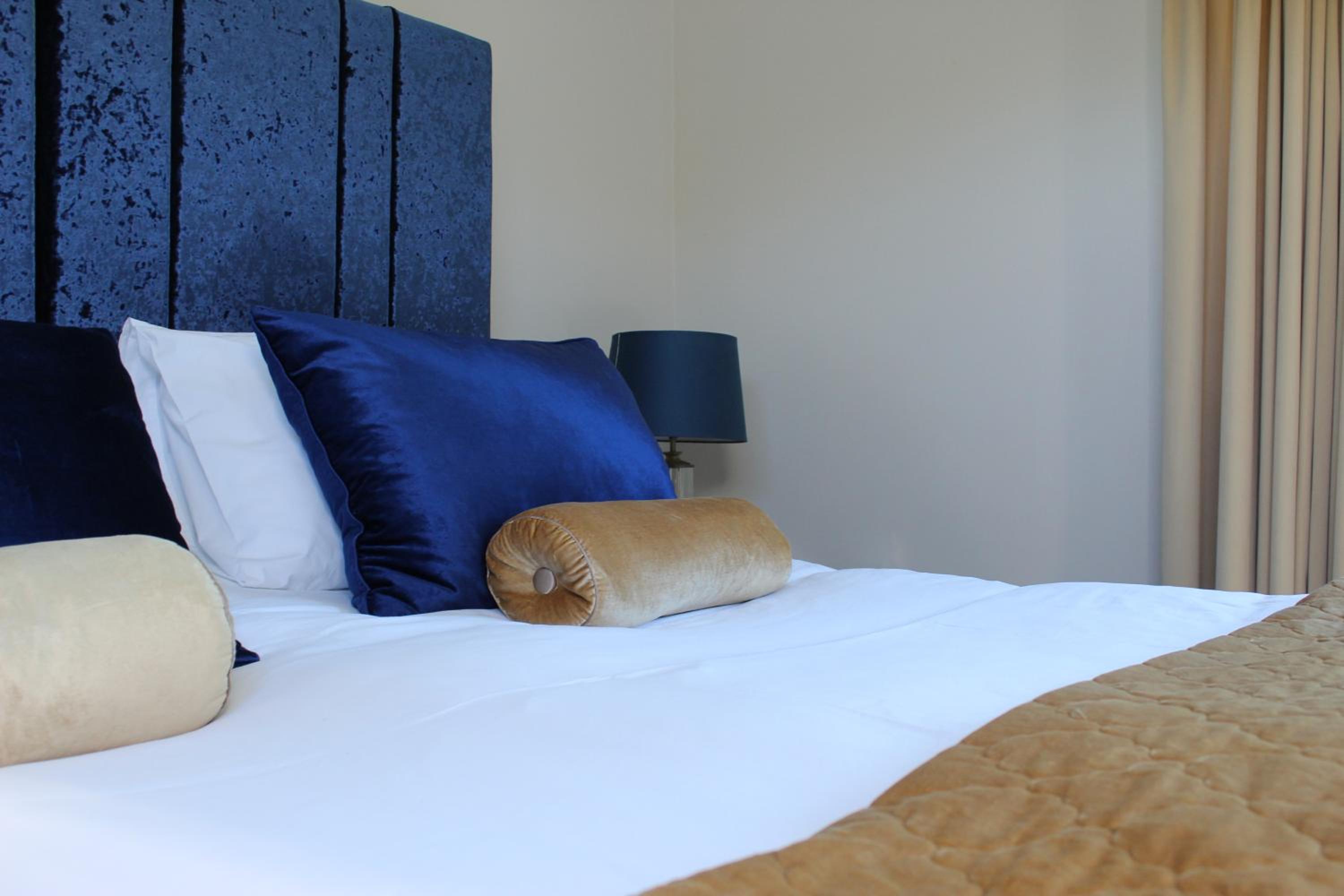 Two-Bedroom Suite - Photo 4