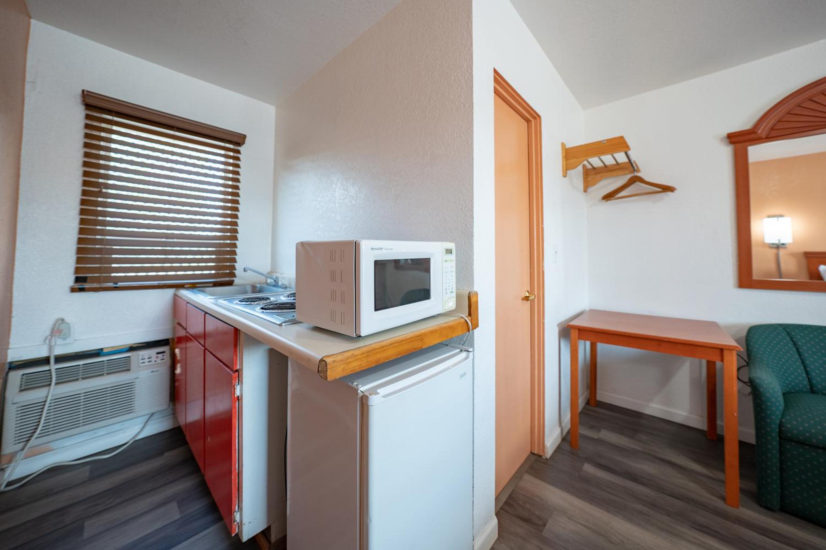 Premium Queen Bed with Kitchenette - Photo 3