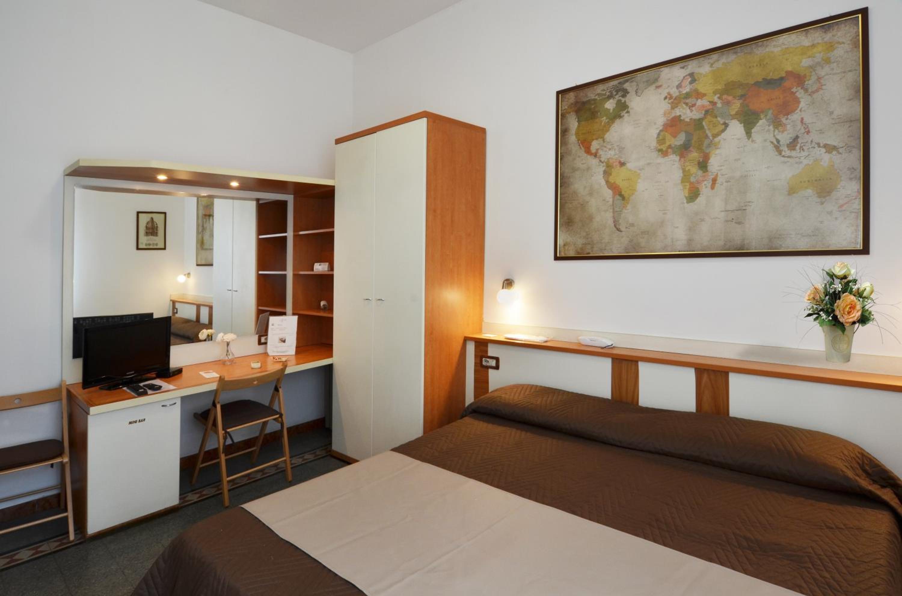 Double or Twin Room photo 3
