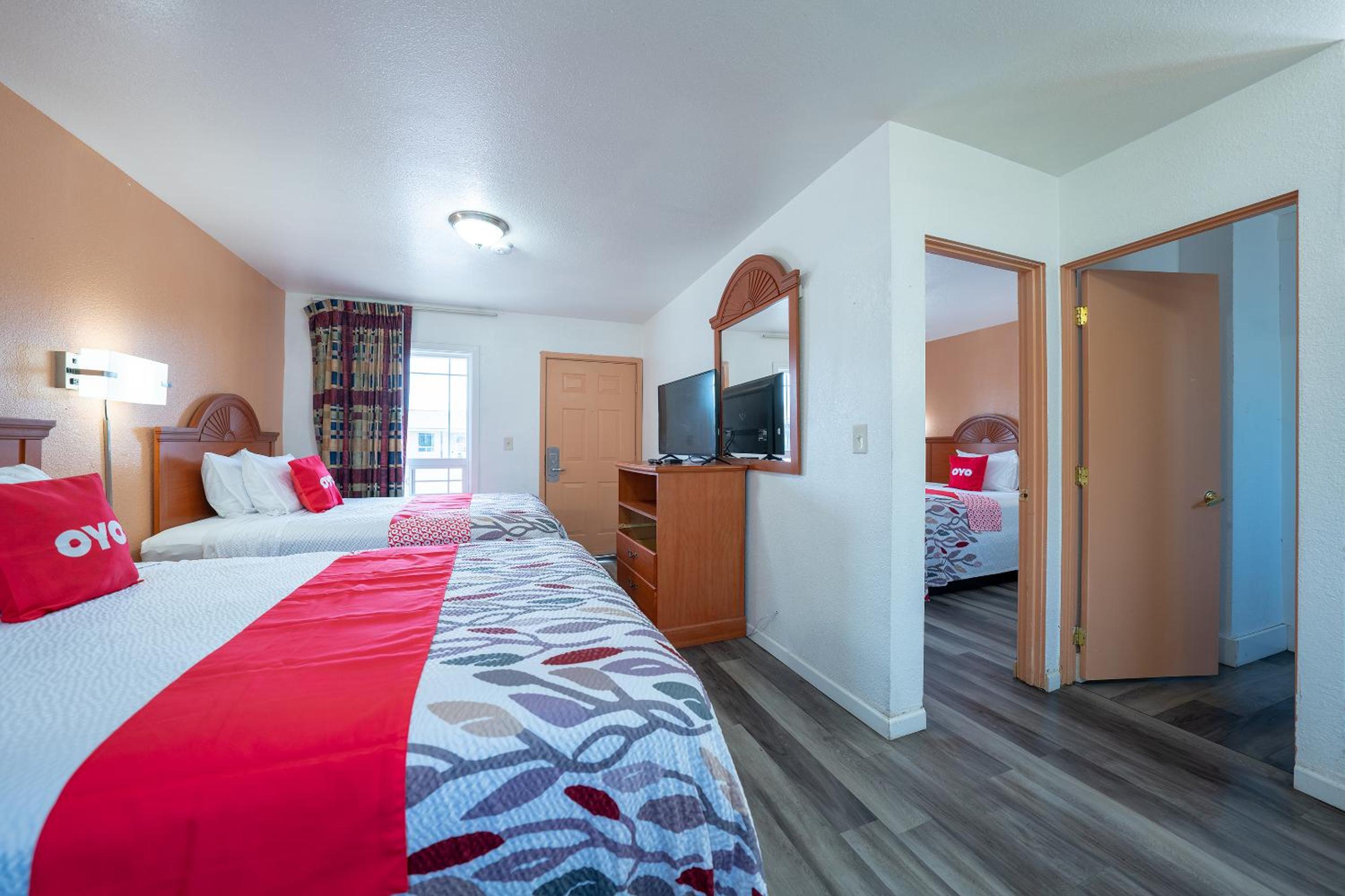 3 Queen Bed - Photo 1