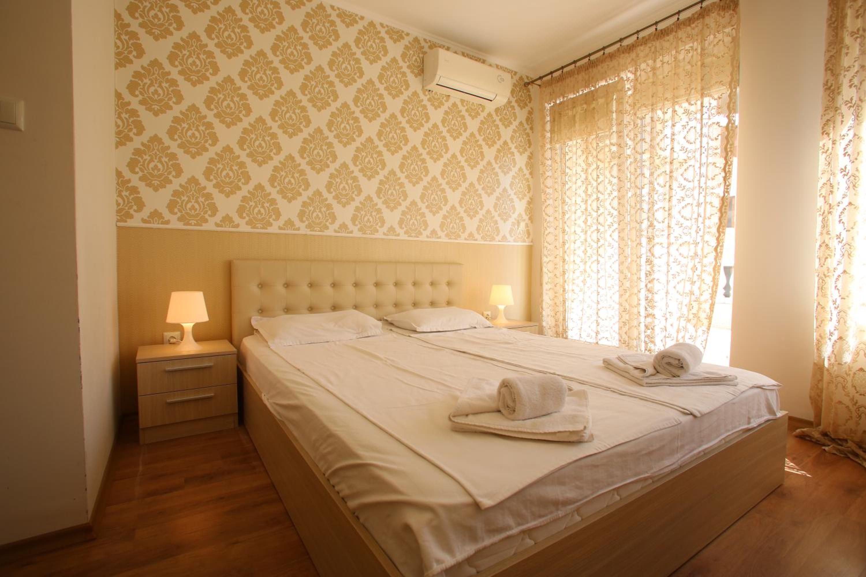 Deluxe One-Bedroom Apartment with Terrace and Partial Sea View photo 2