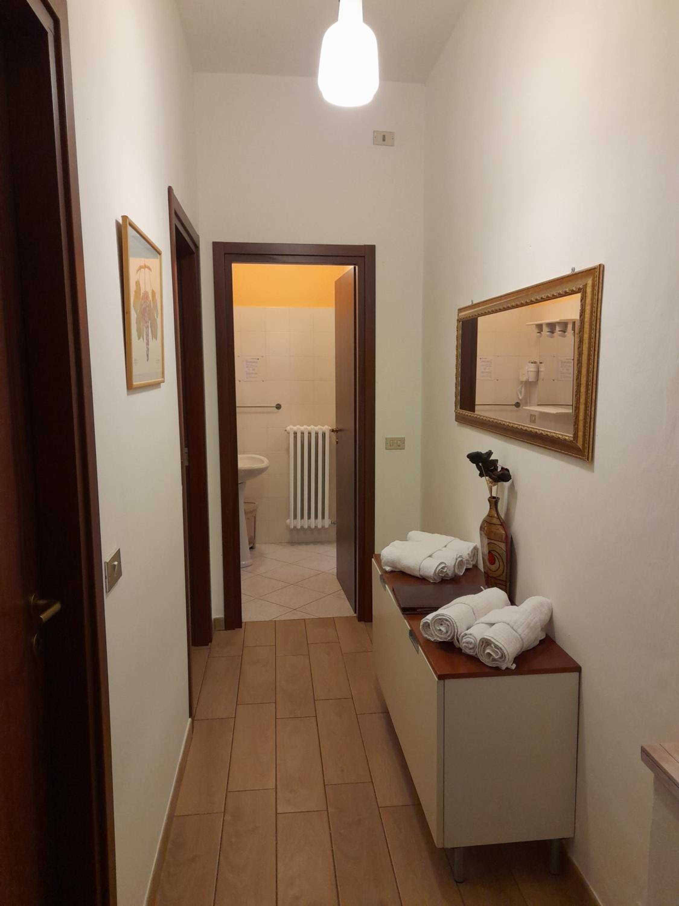 Quadruple Room with Bathroom - Photo 3