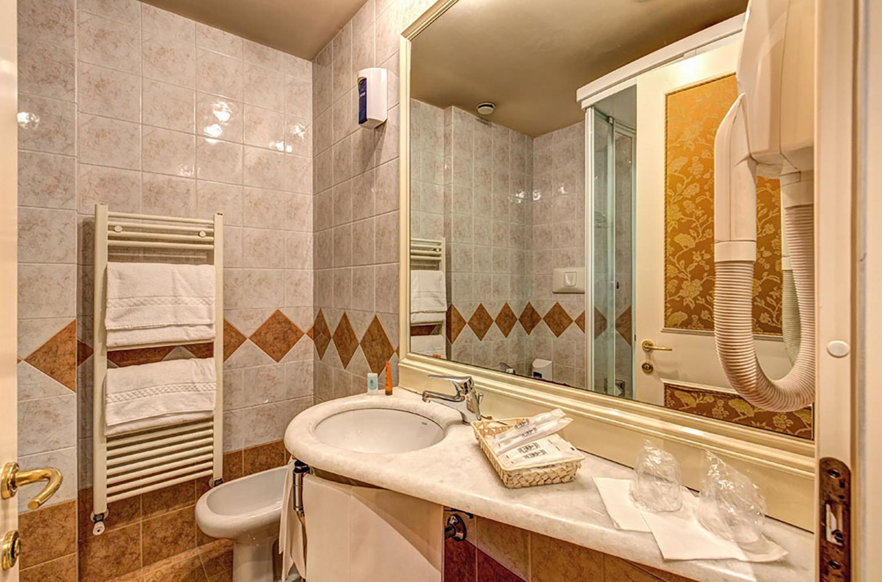 Junior Suite with Hot Tub photo 2