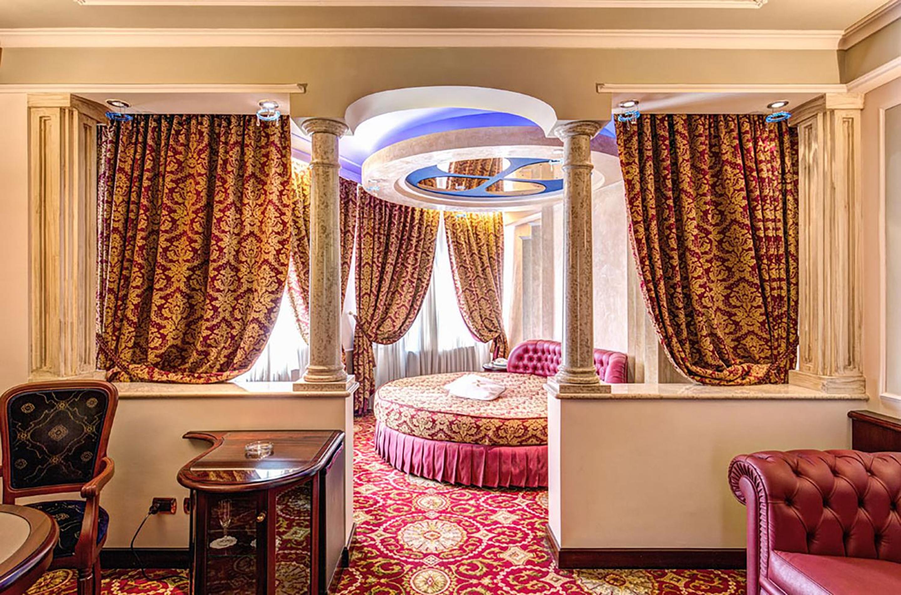 Suite with Hot Tub