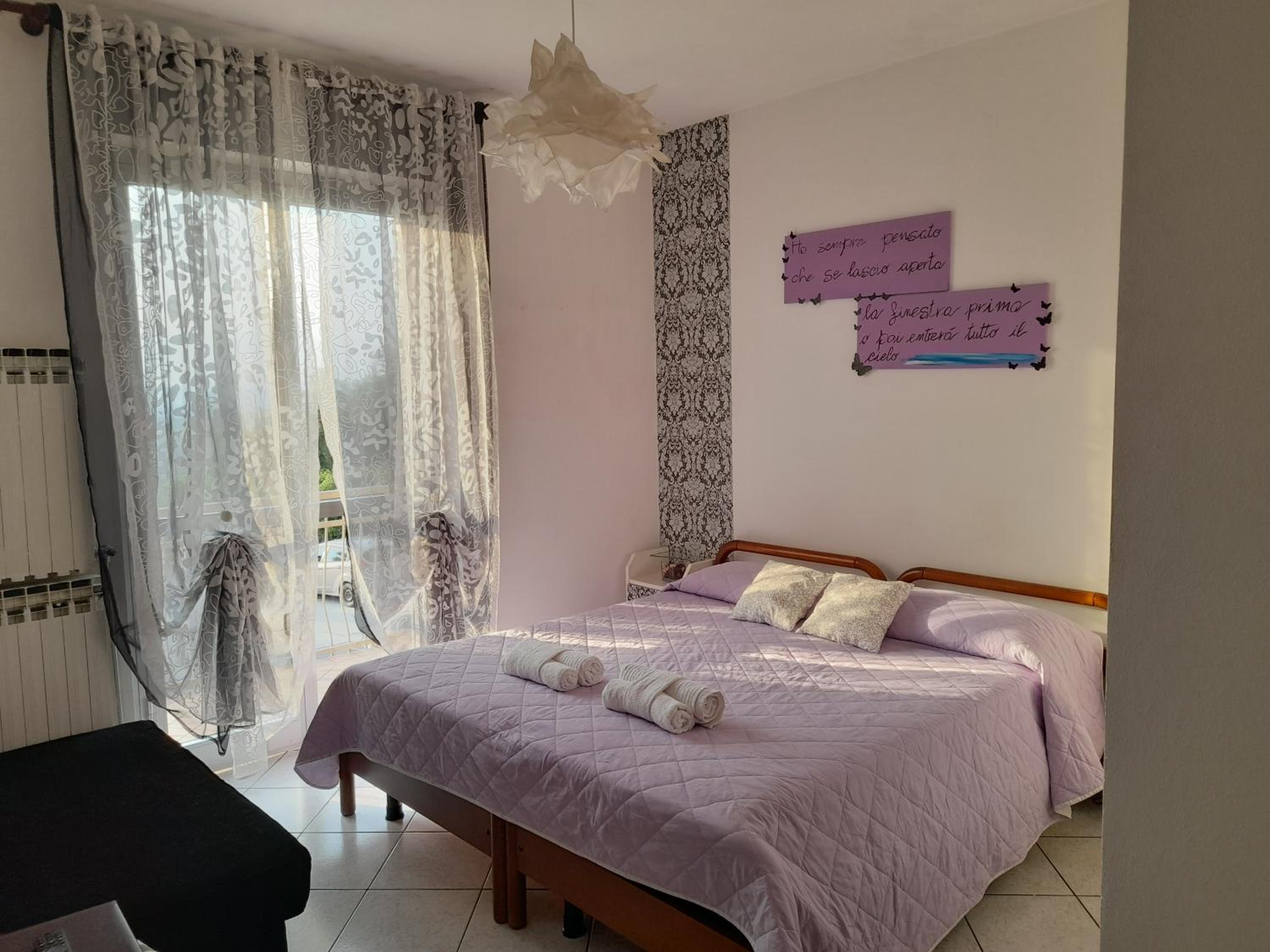 Double Room with Balcony - Photo 2