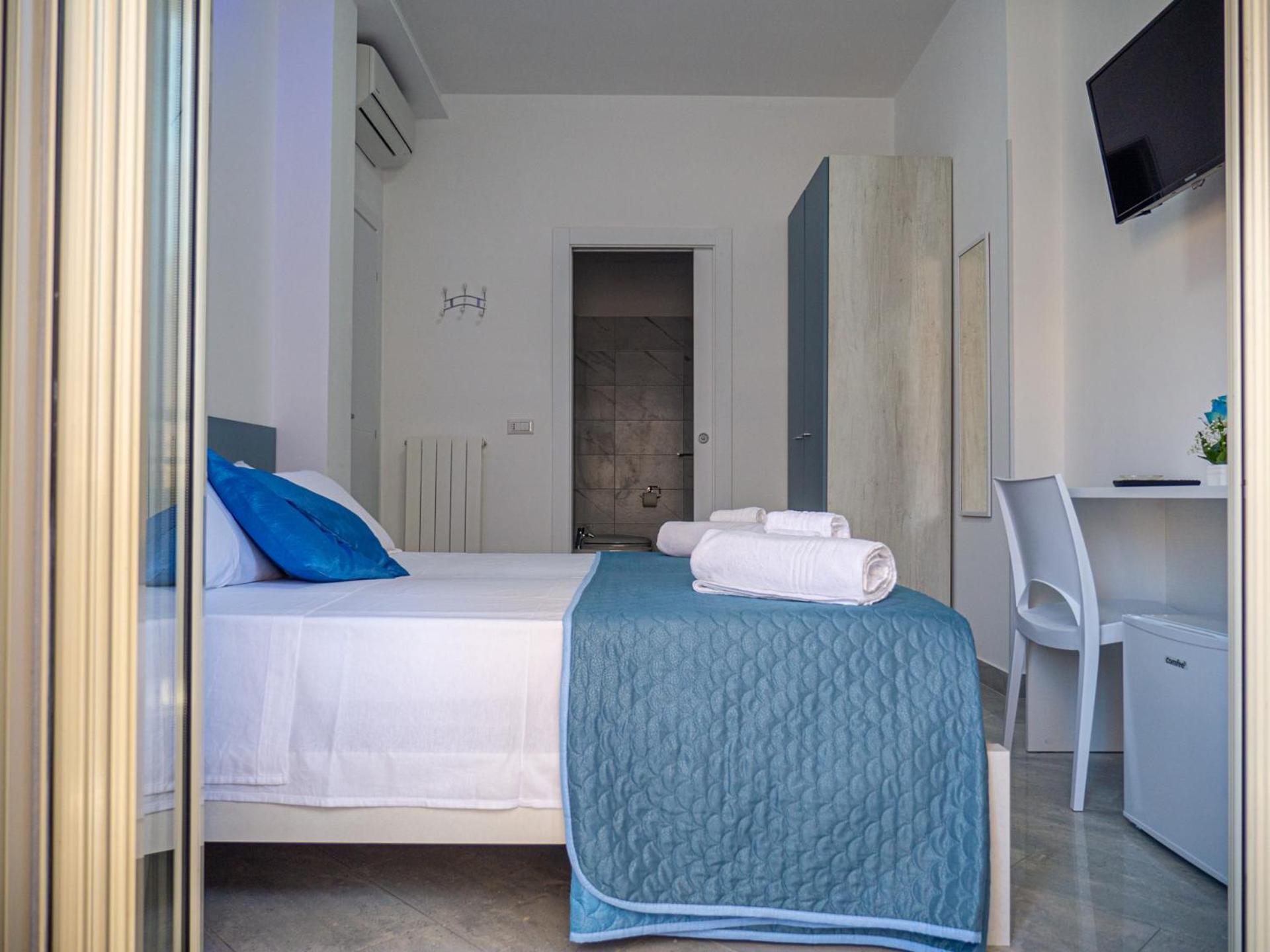 Double or Twin Room with Balcony photo 2