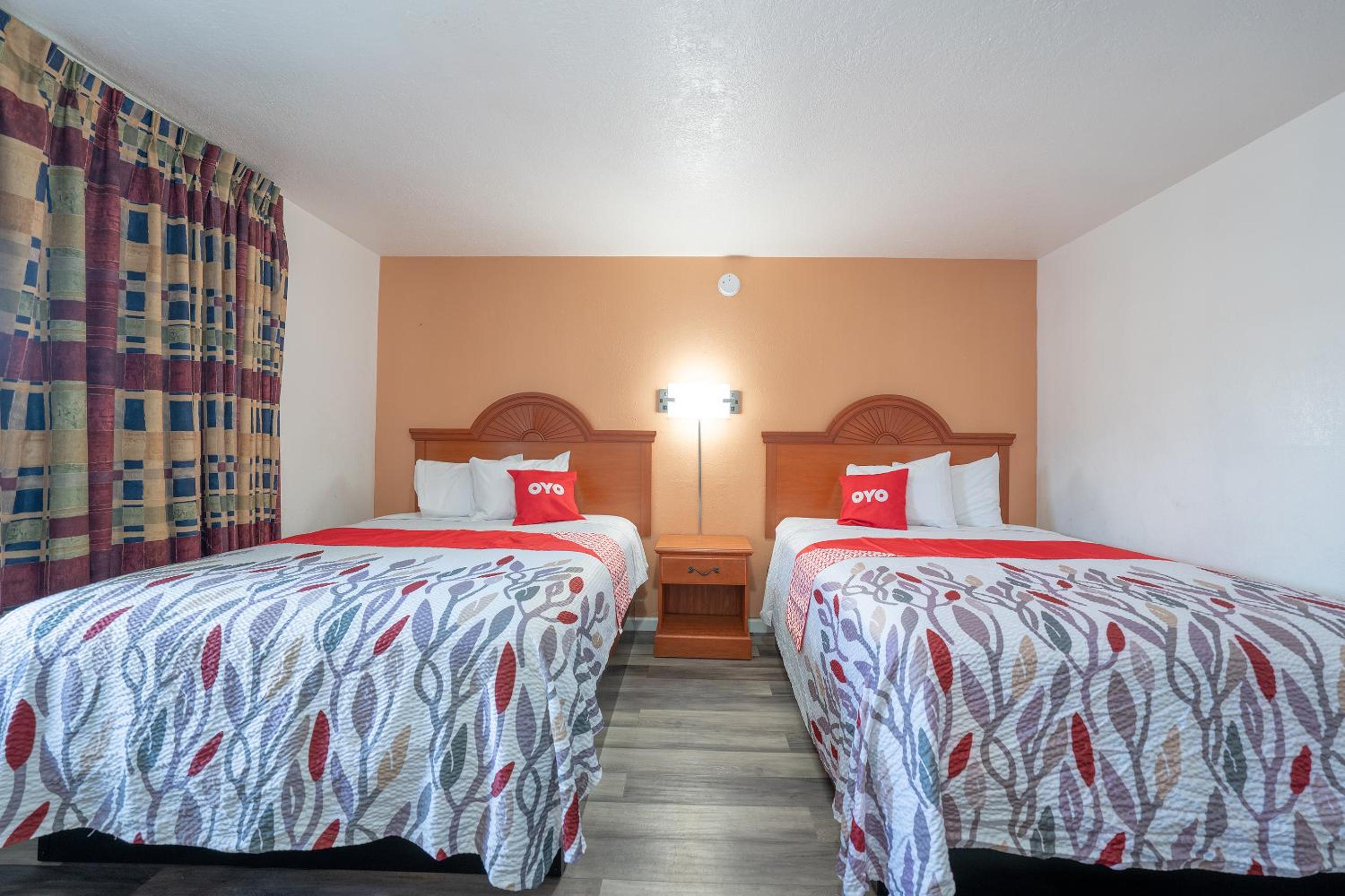 Queen Room with Two Queen Beds - Photo 6