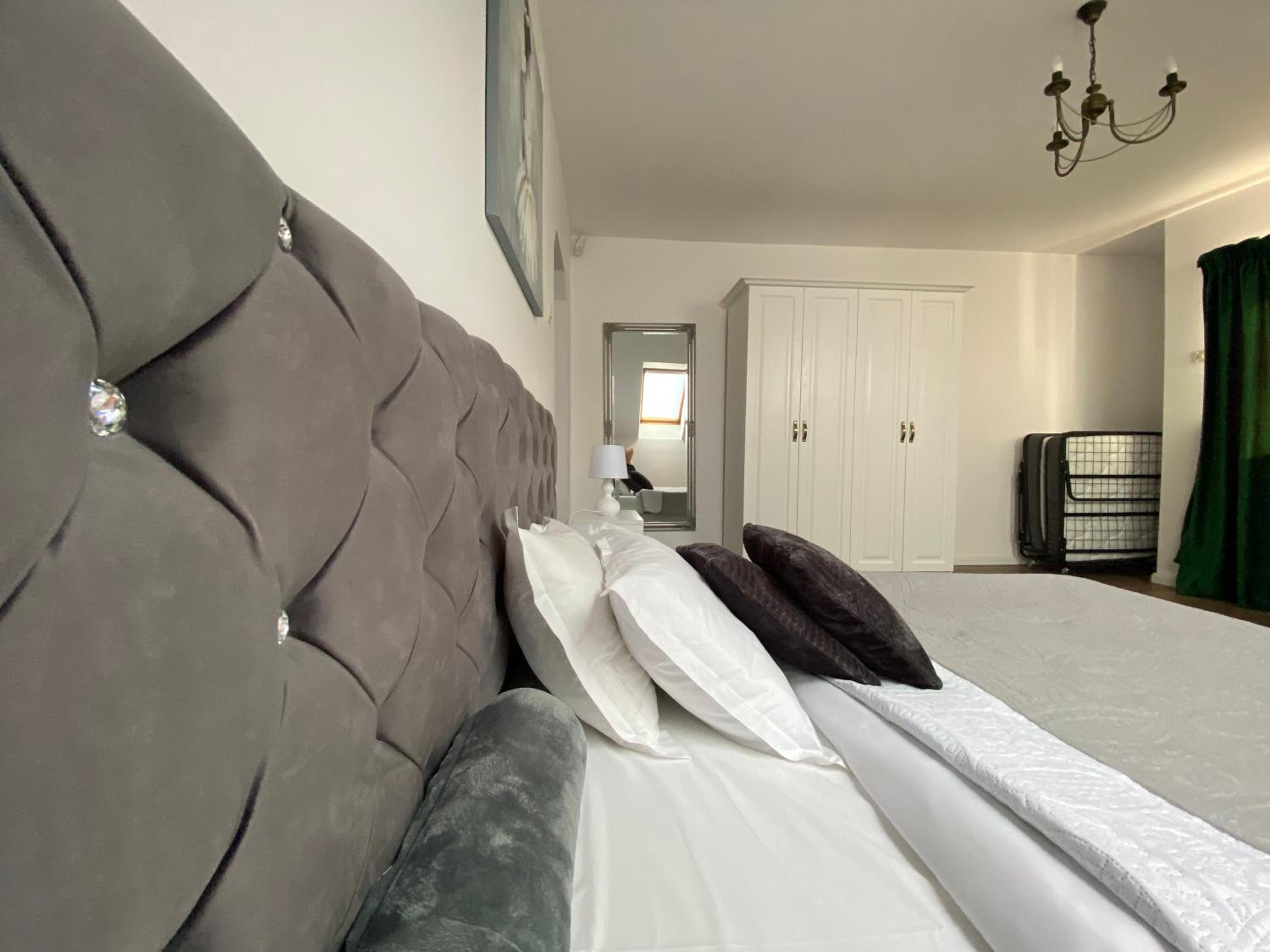 Double Room - Photo 9