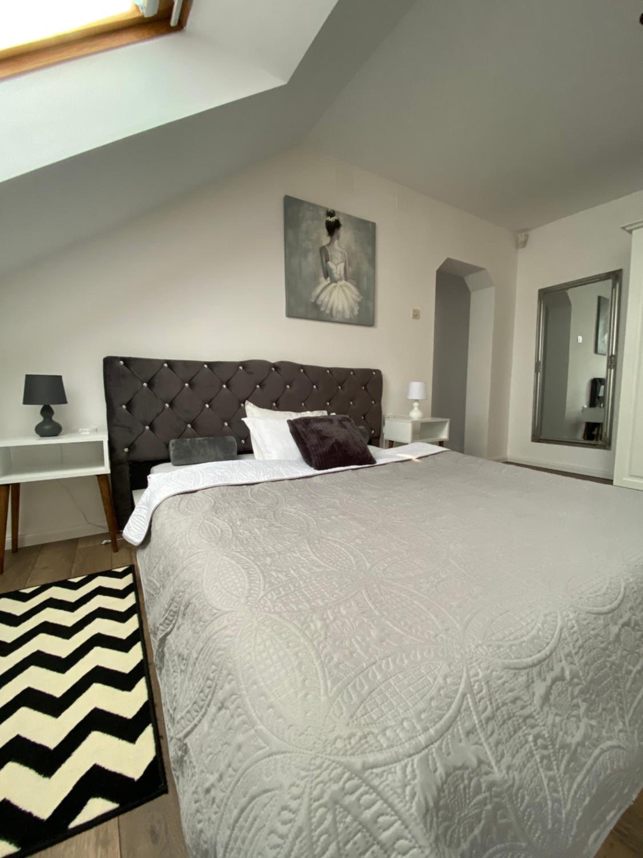 Double Room - Photo 8