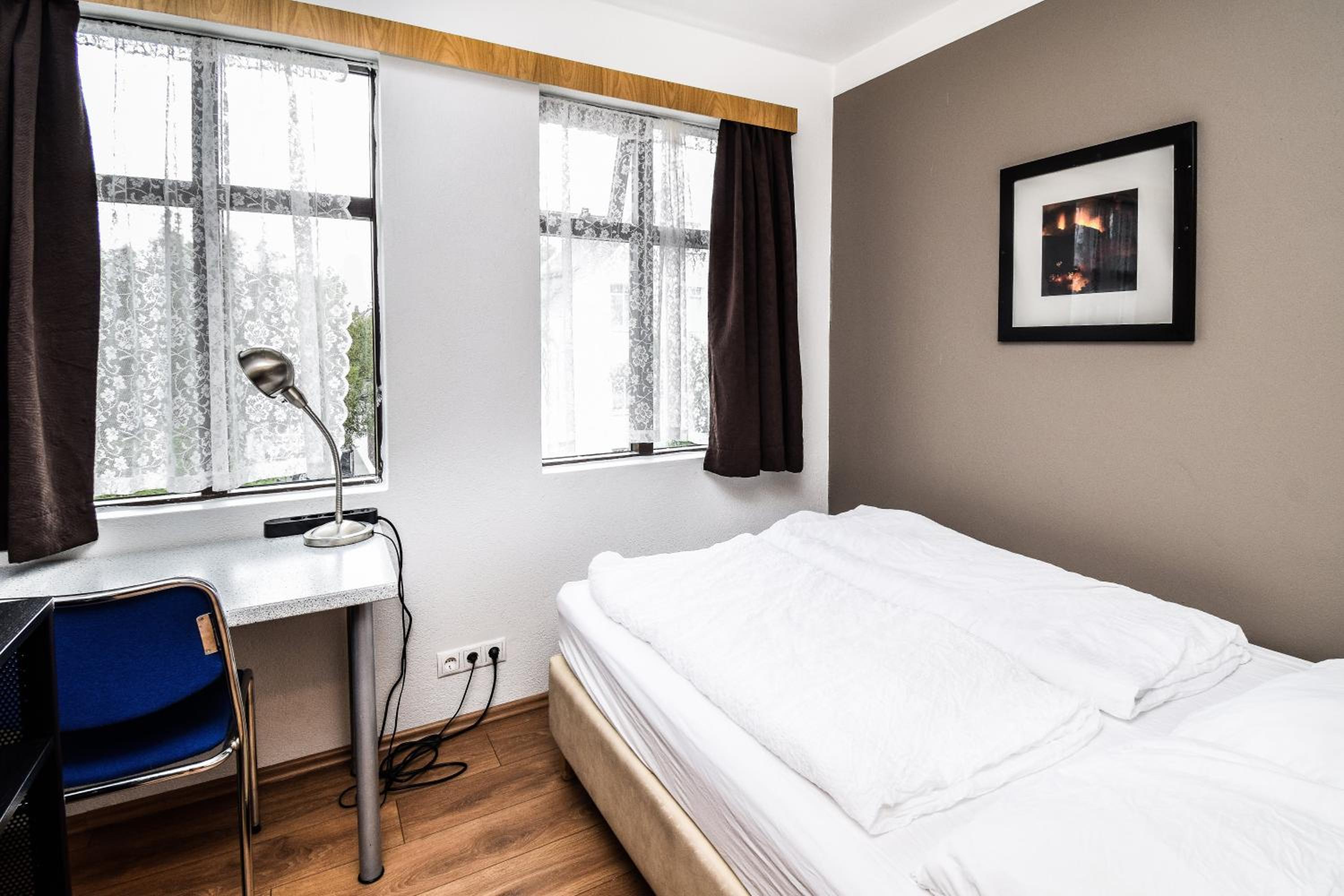 Small Double Room with Shared Bathroom photo 3