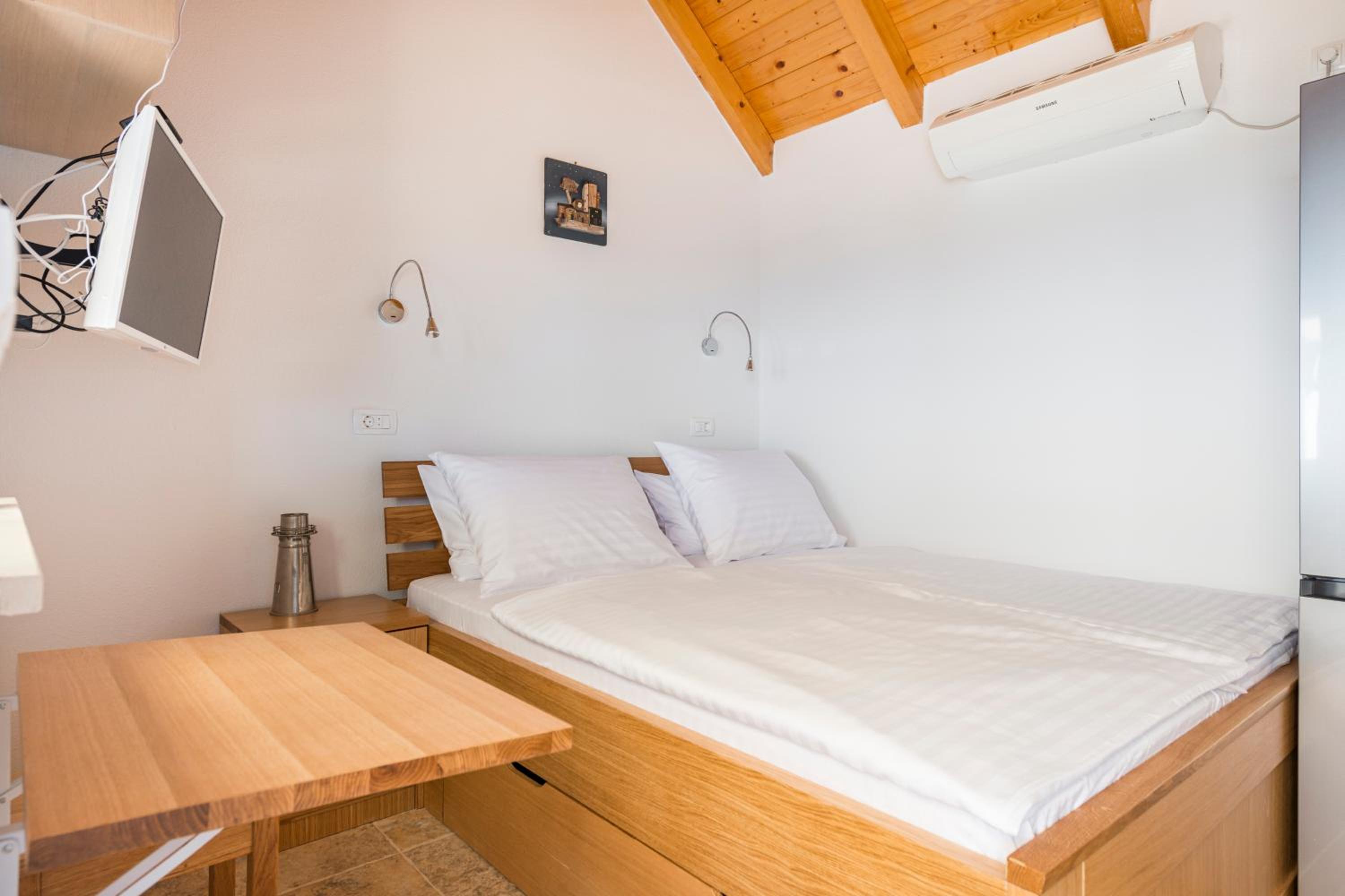 One-Bedroom House photo 1
