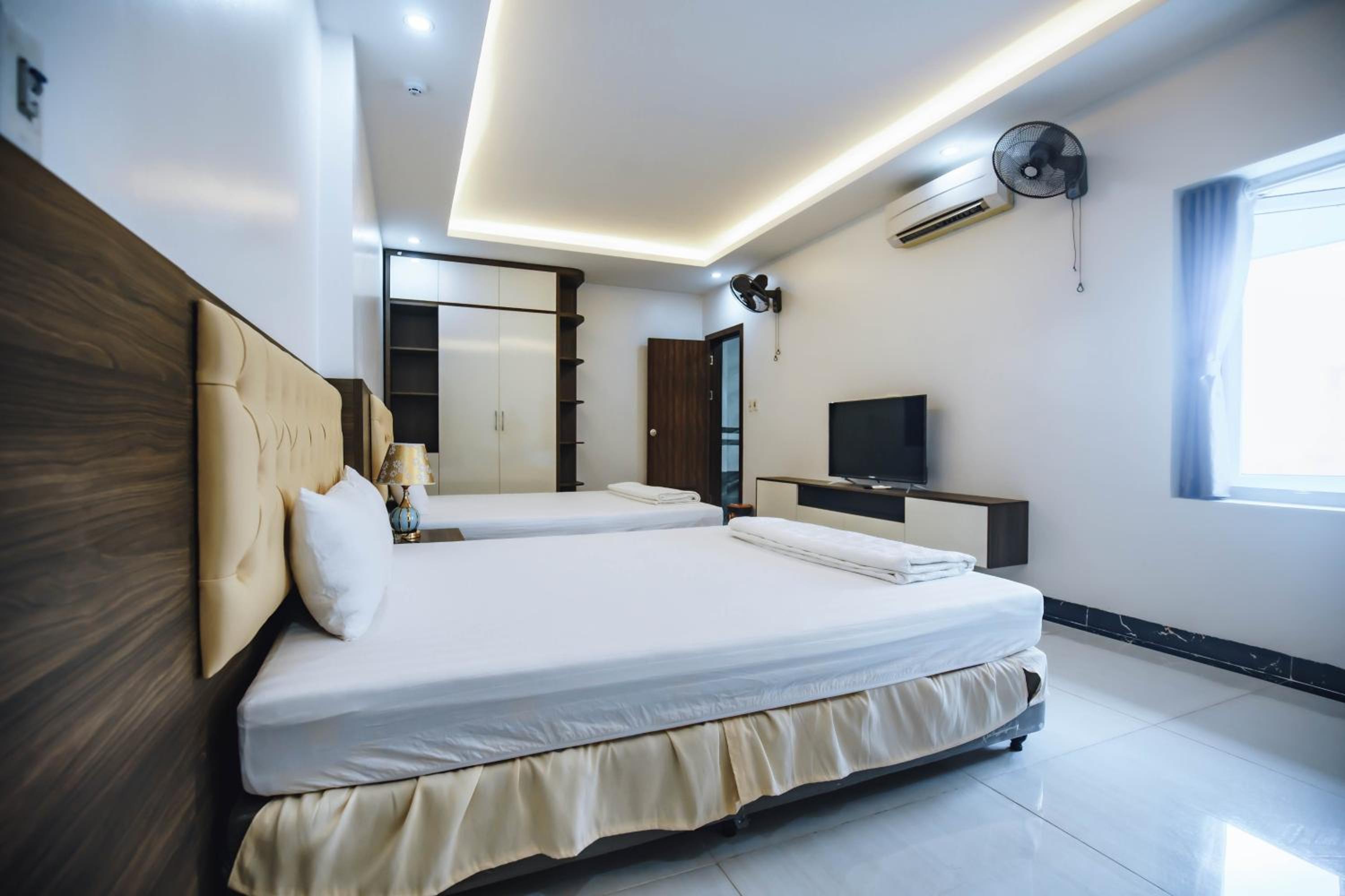 Queen Room with Two Queen Beds photo 1