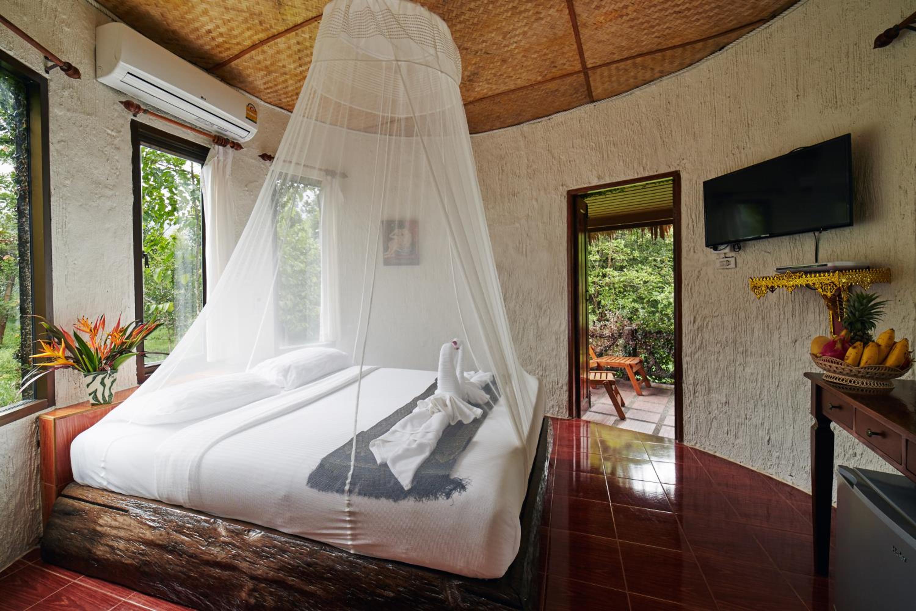 Bungalow with Garden View