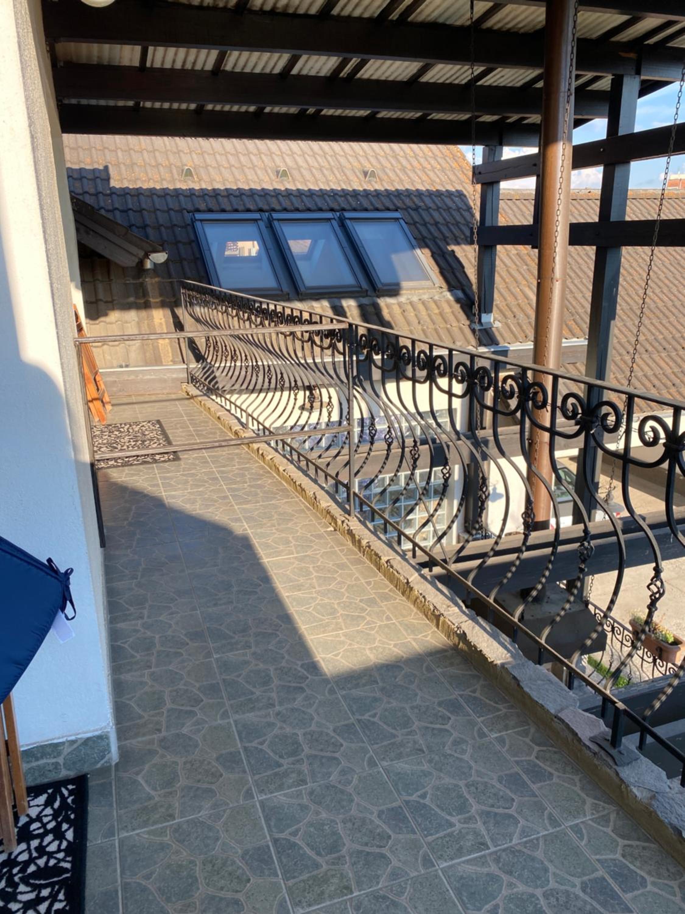 Apartment with Balcony - Photo 9