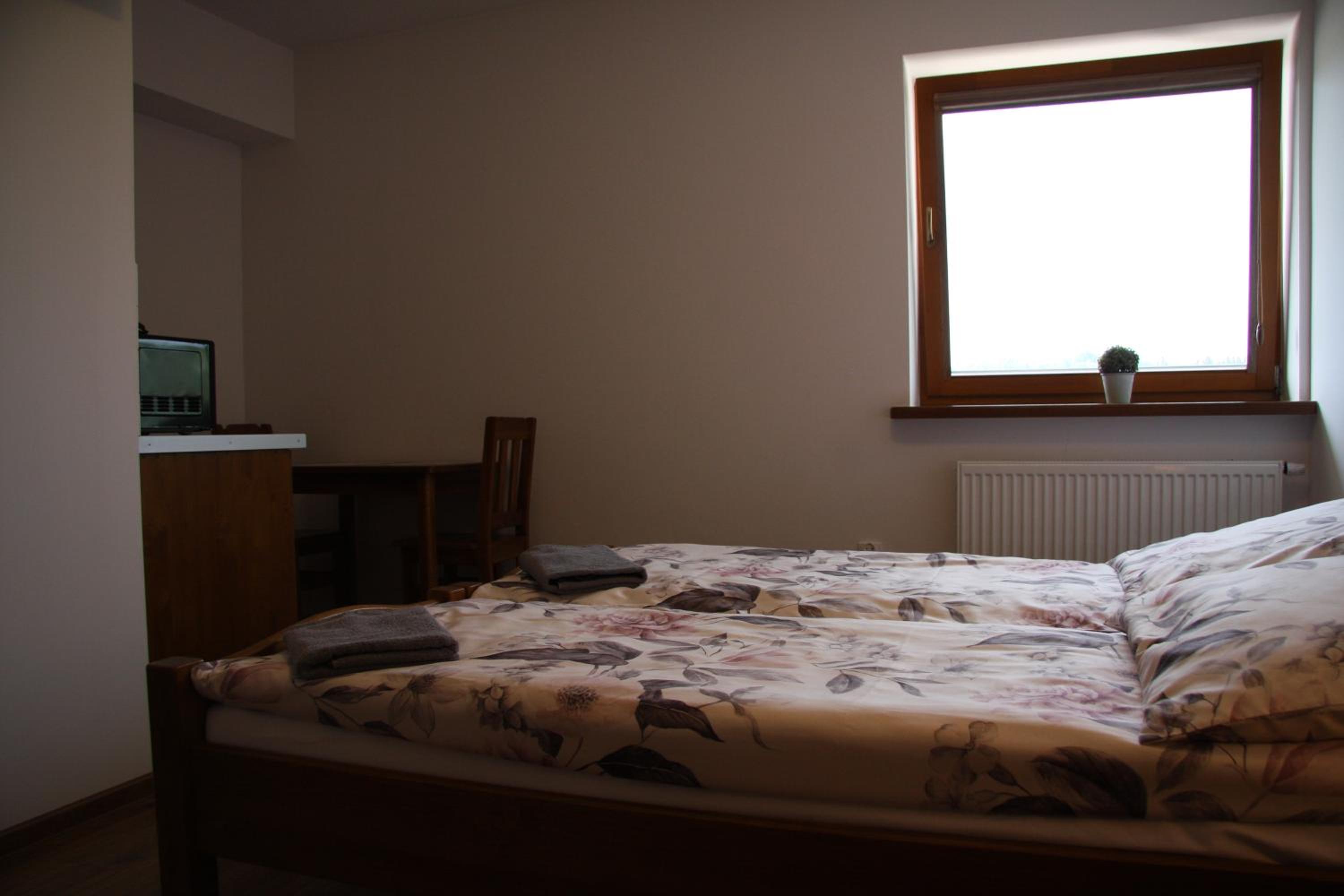 Double Room with Private Bathroom - Photo 7