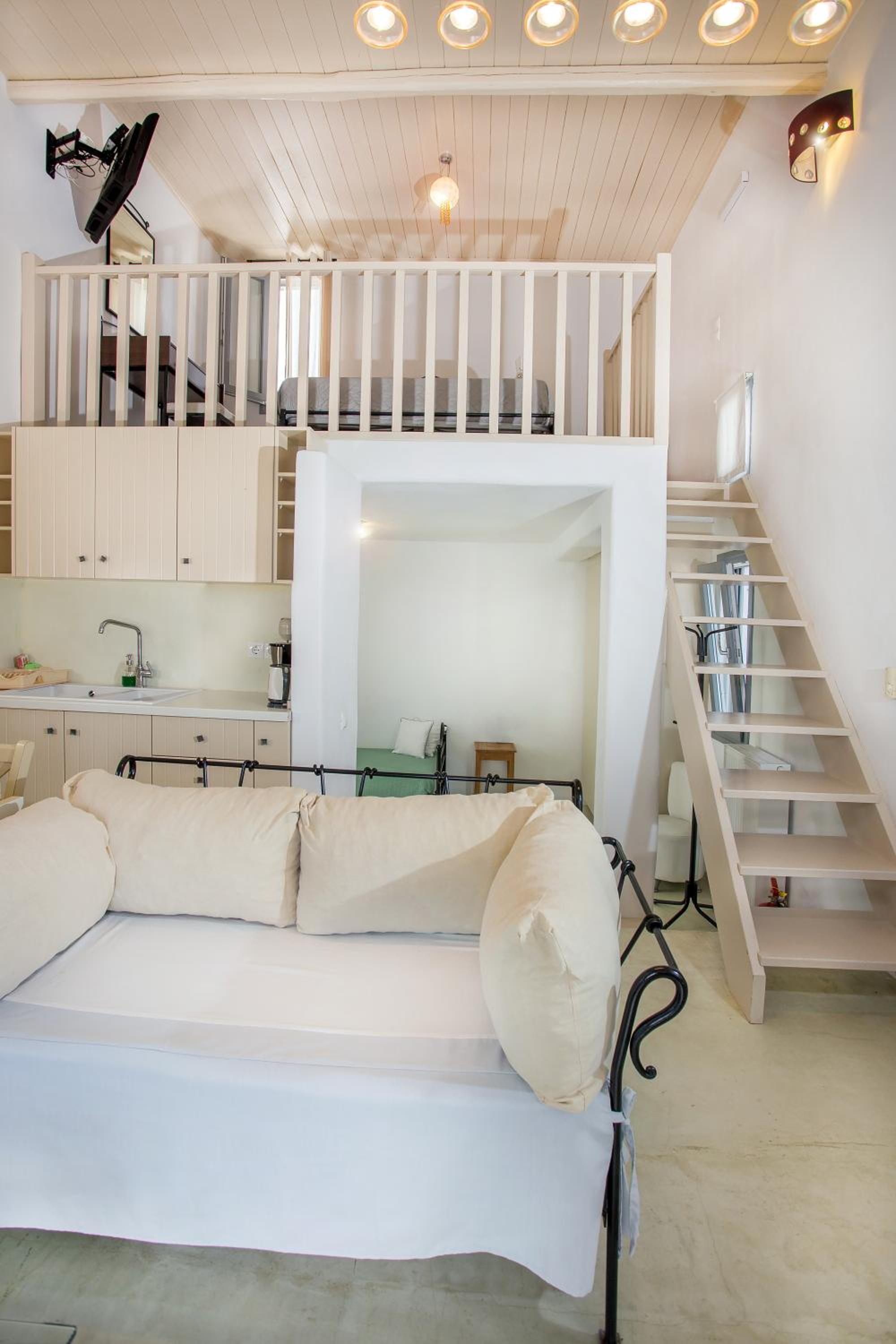 Studio - Split Level photo 1