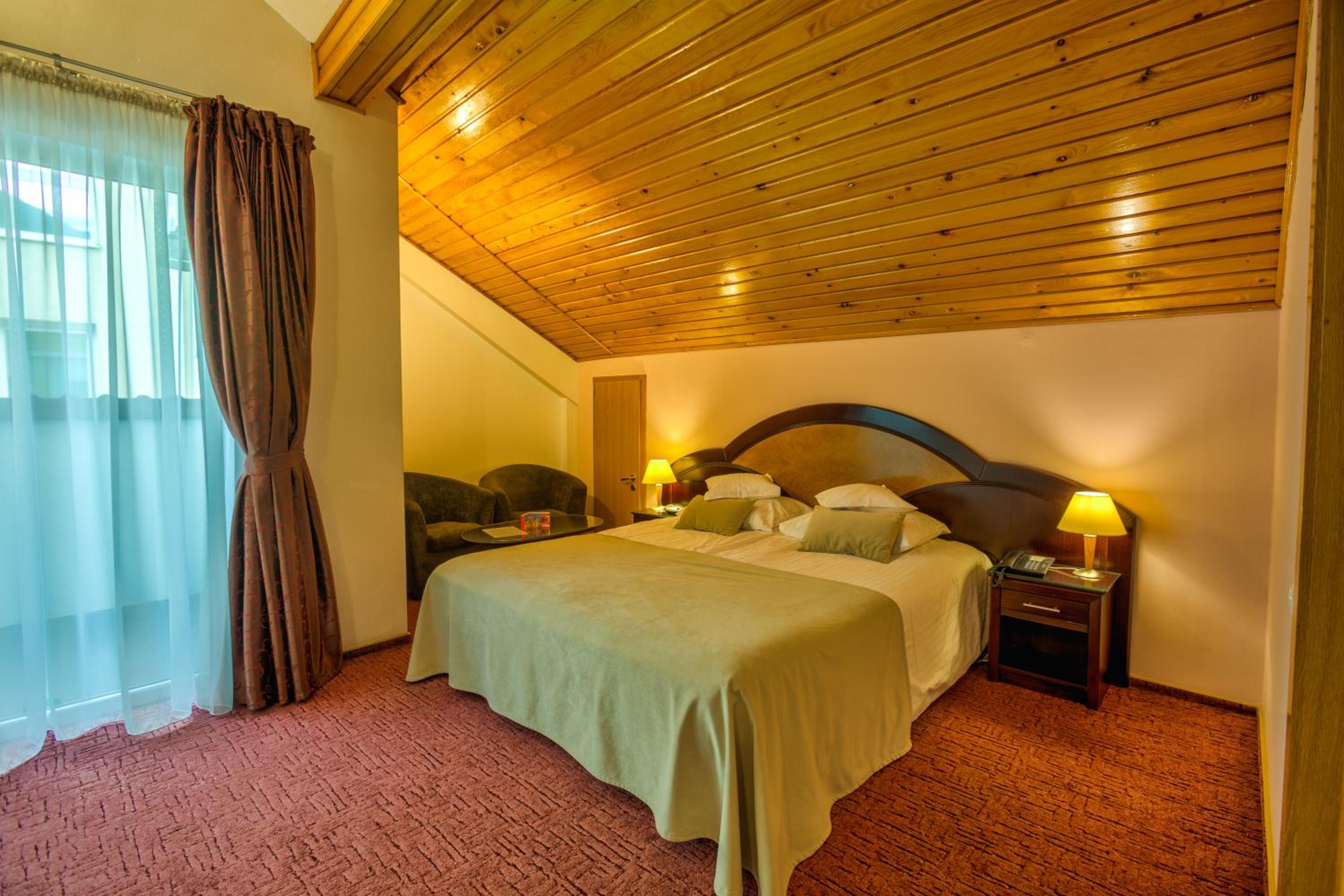 Deluxe Double Room - 4 stars - Photo 9