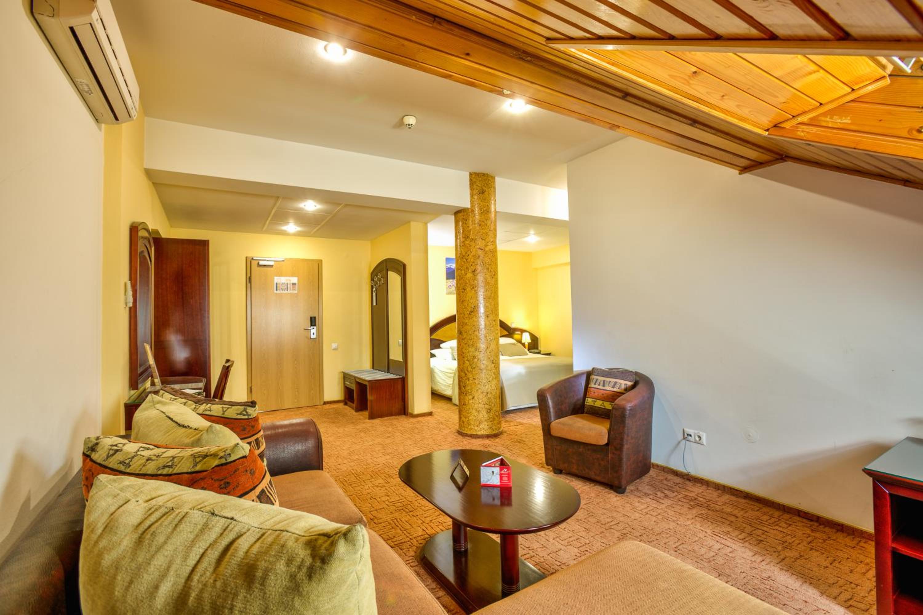 Deluxe Double Room with Extra Bed - 4 stars - Photo 6