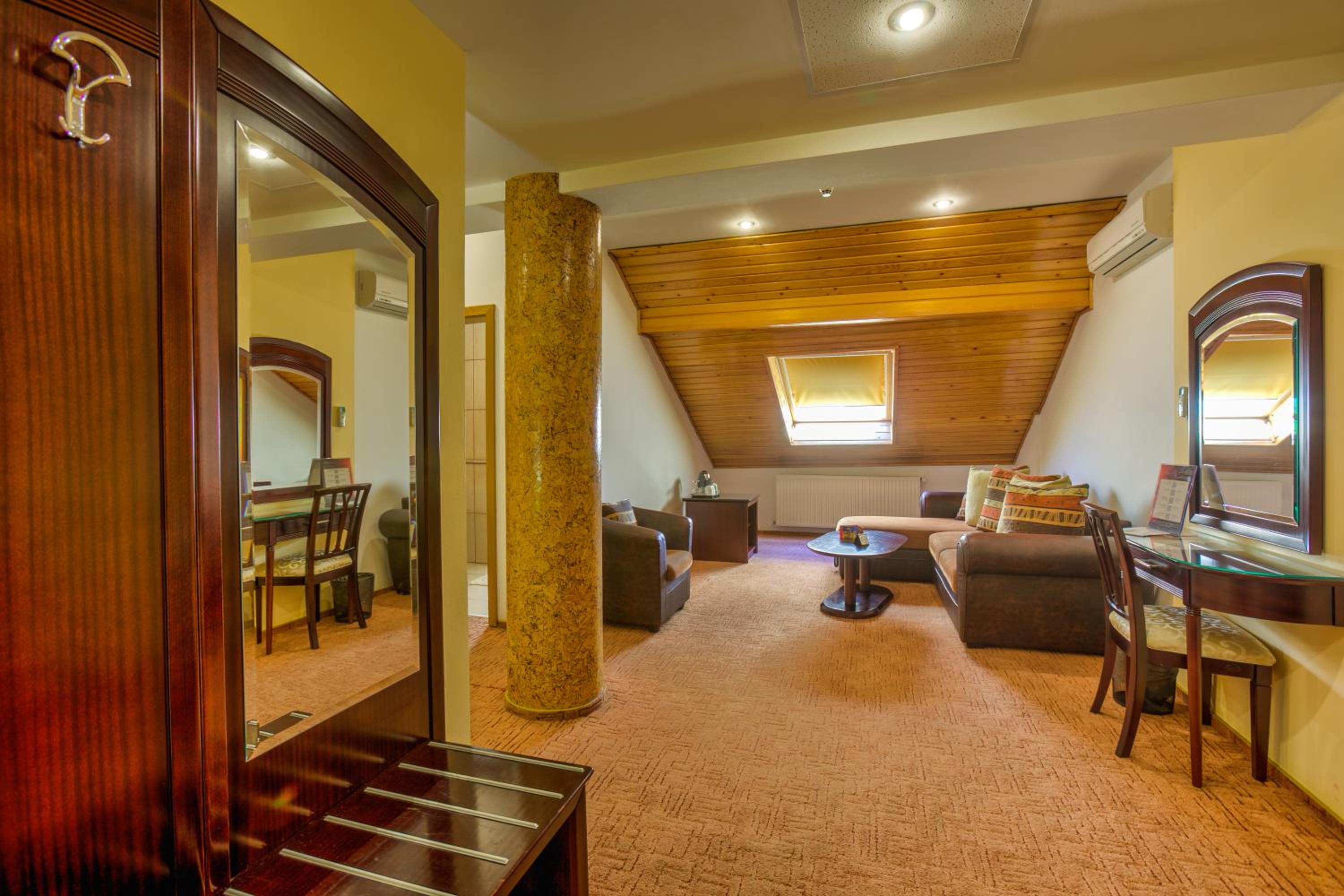 Deluxe Double Room with Extra Bed - 4 stars - Photo 3