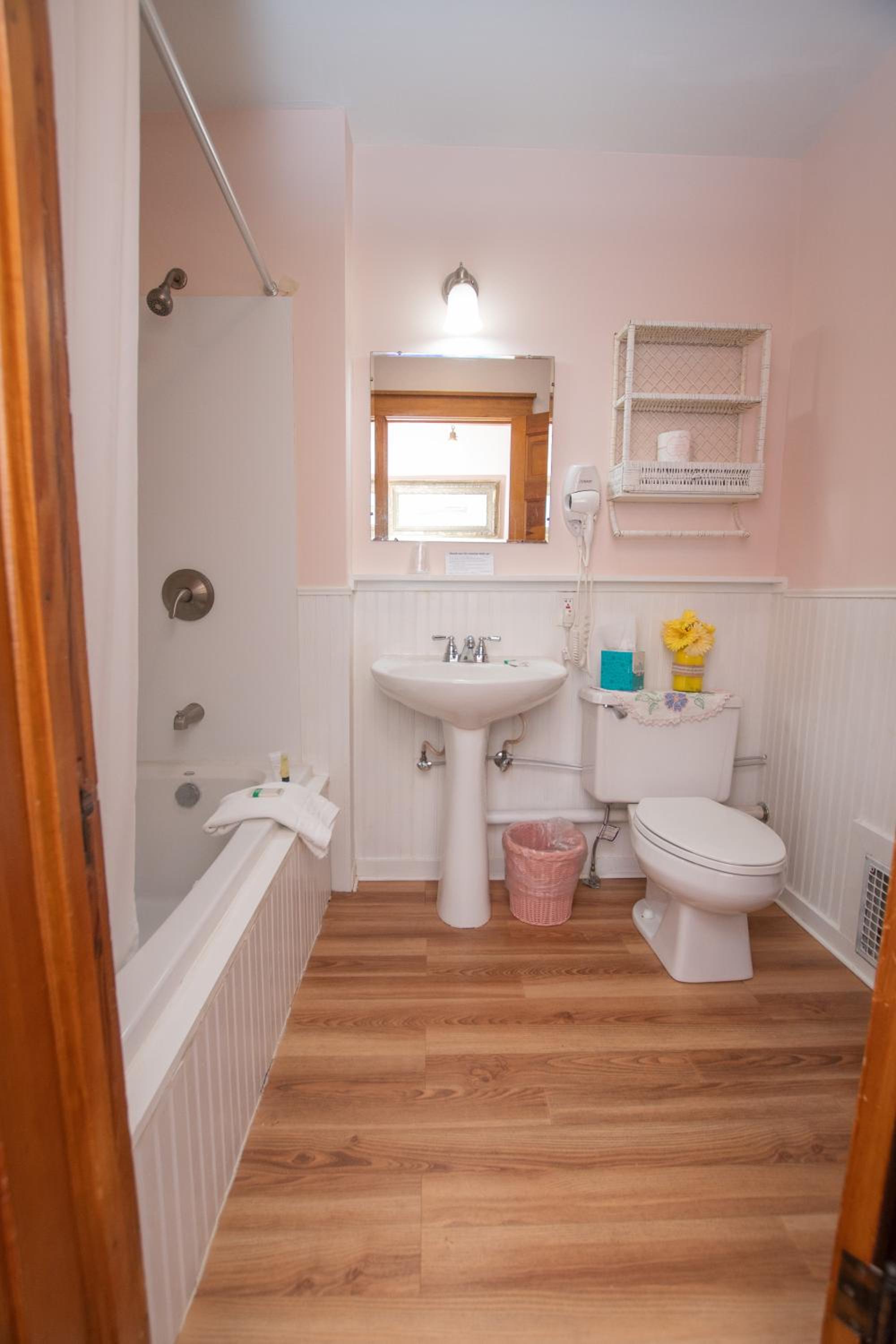 King Suite - Photo 15