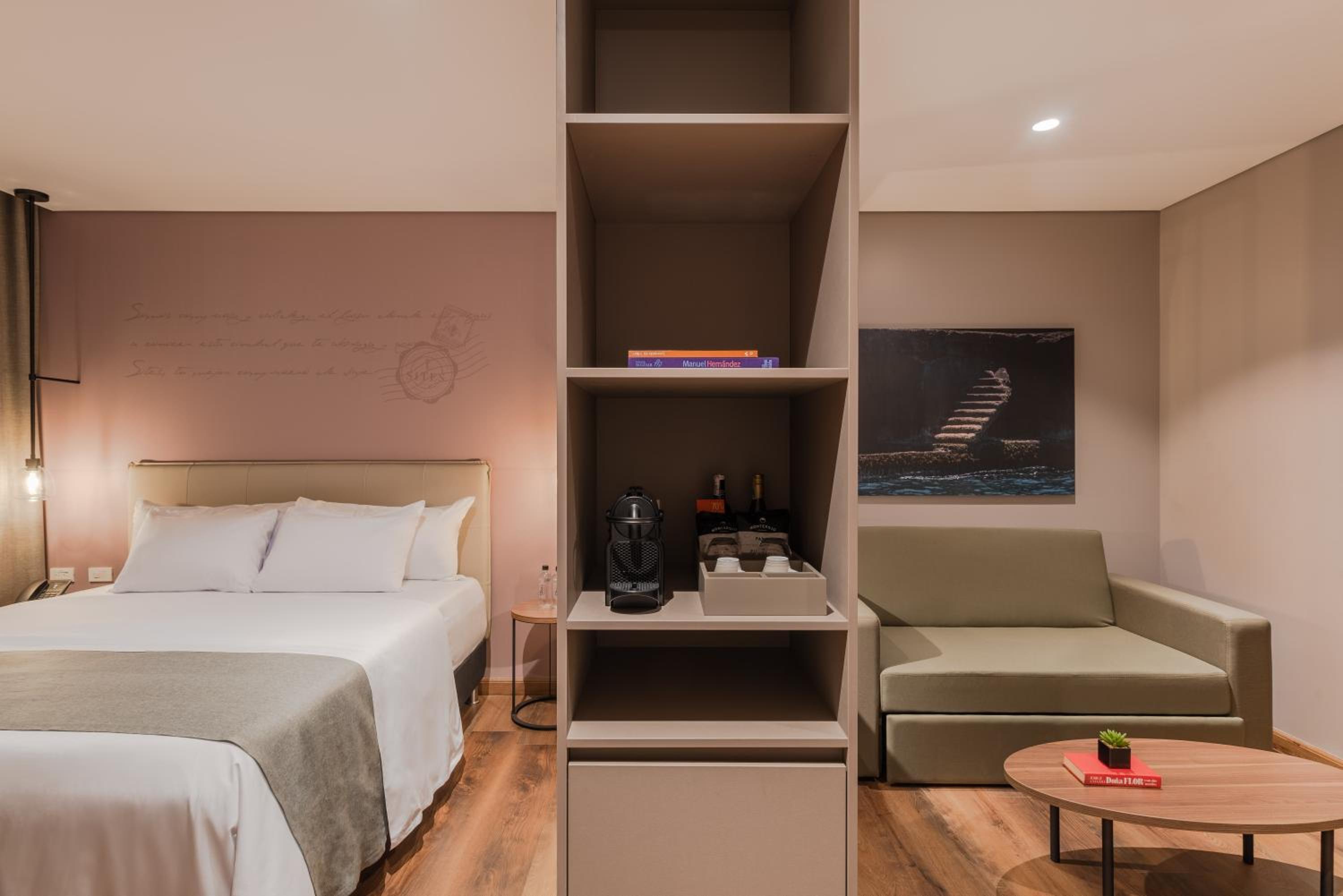 Deluxe Room - Photo 3