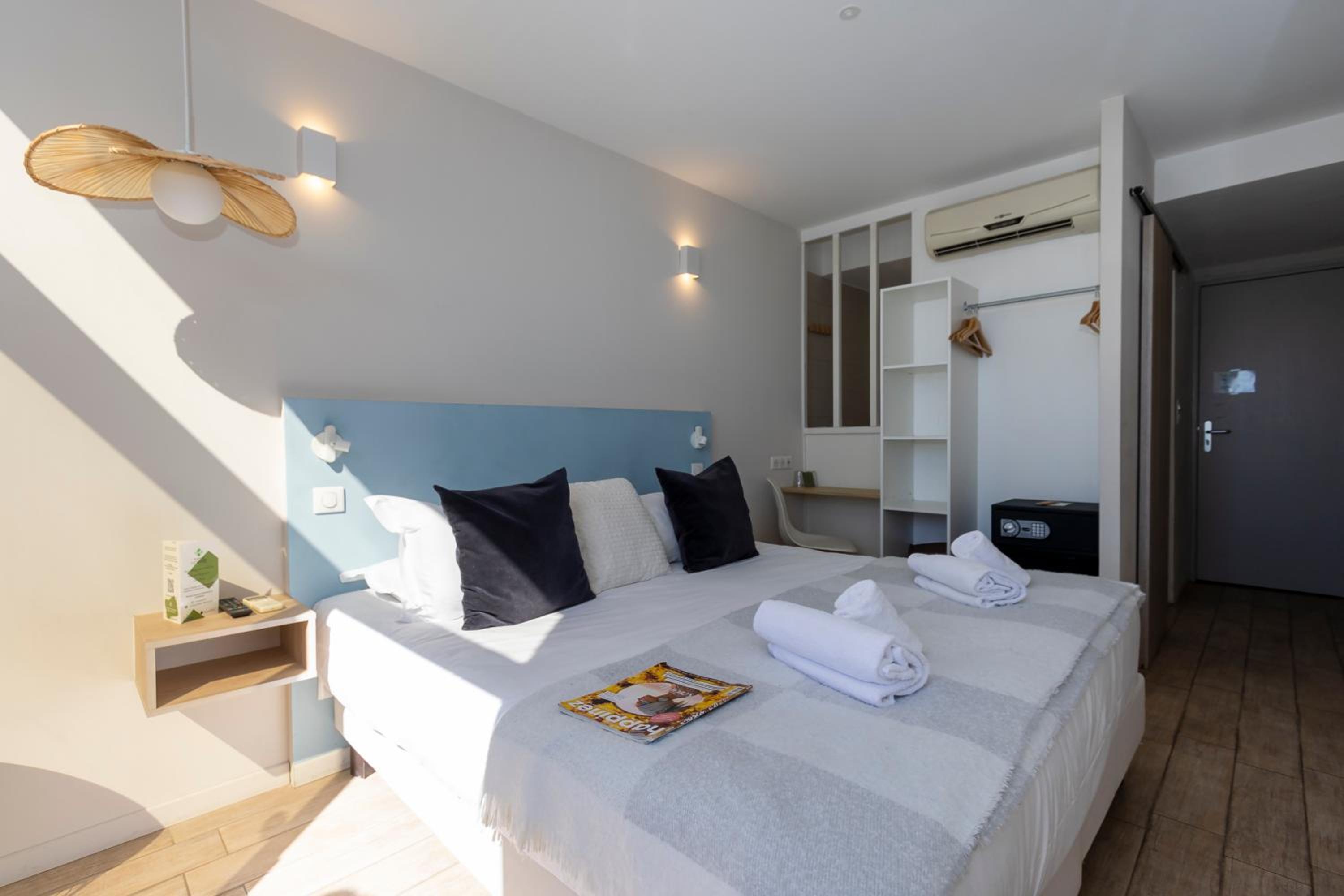 Double Room with Balcony and Sea View photo 3