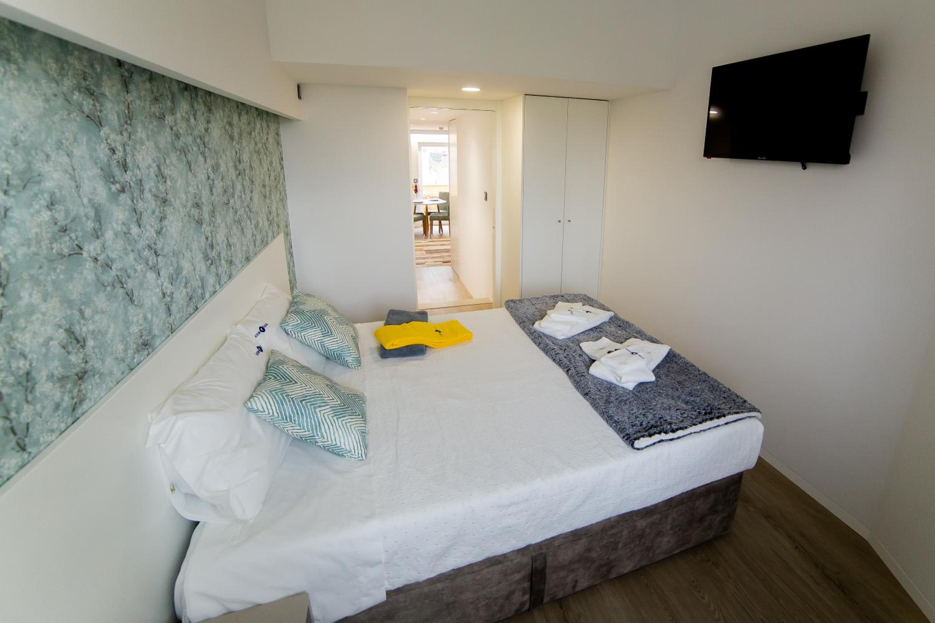 One-Bedroom Apartment photo 1