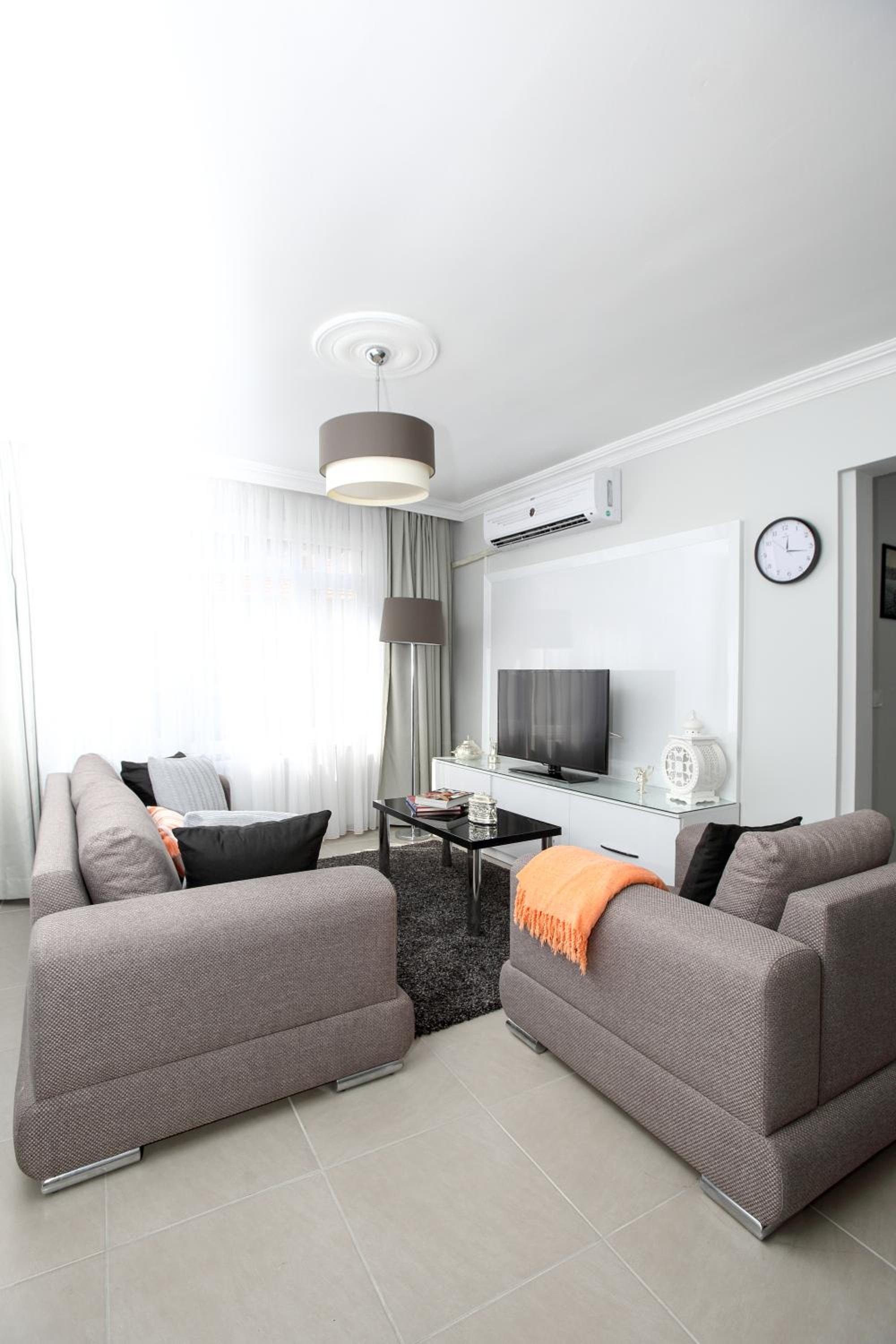 Large Two-Bedroom Apartment photo 3