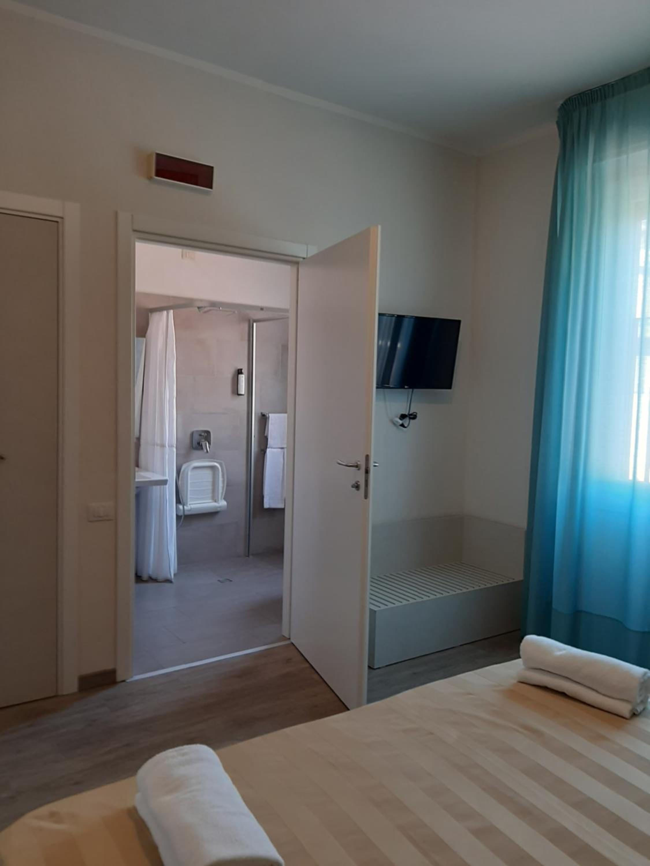 Double Room - Disability Access photo 1