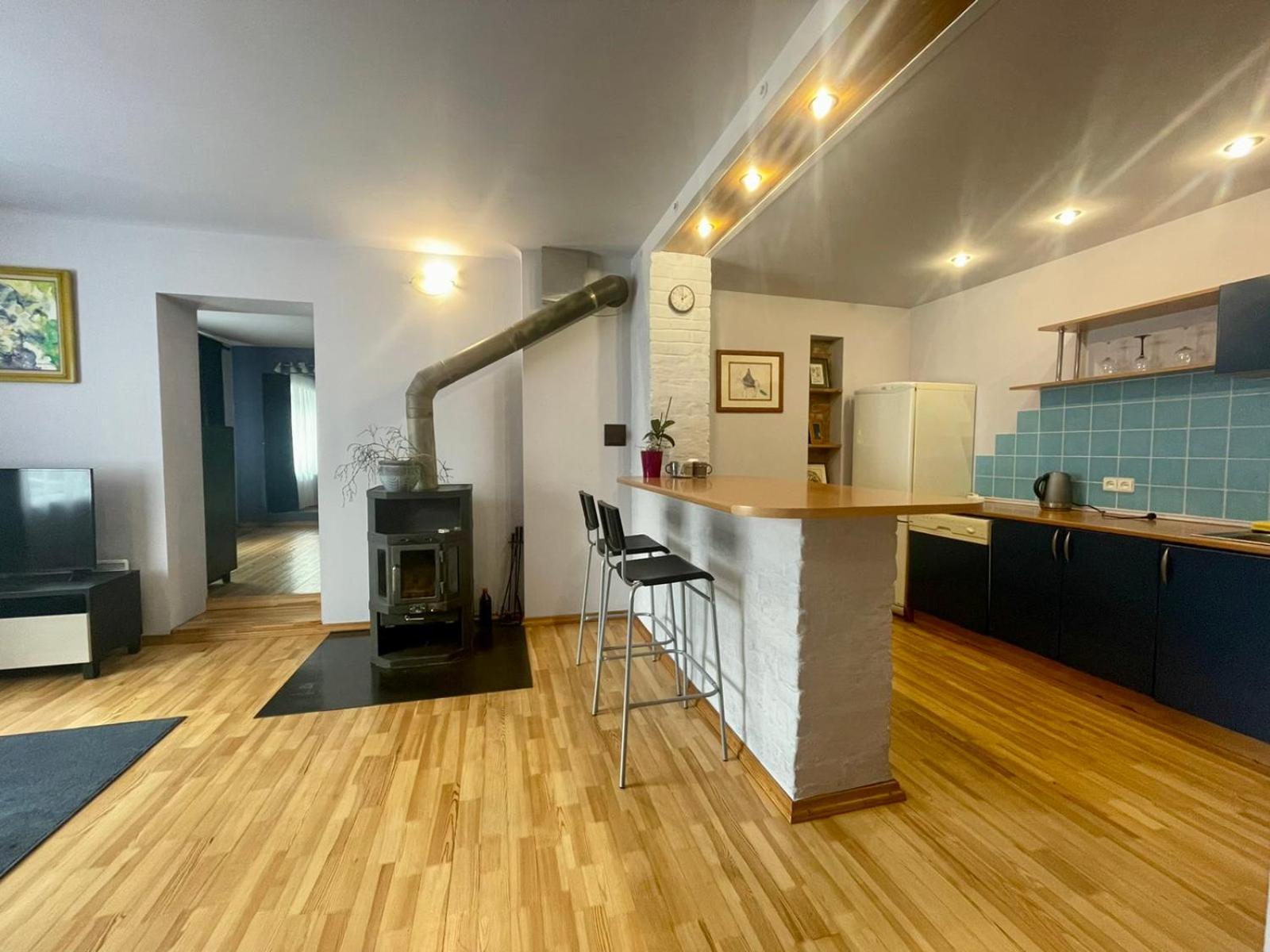 One-Bedroom Apartment - Photo 3