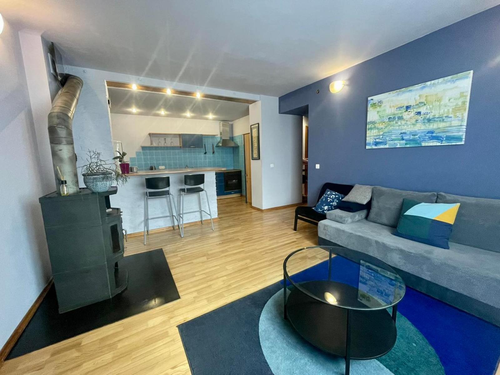 One-Bedroom Apartment - Photo 2