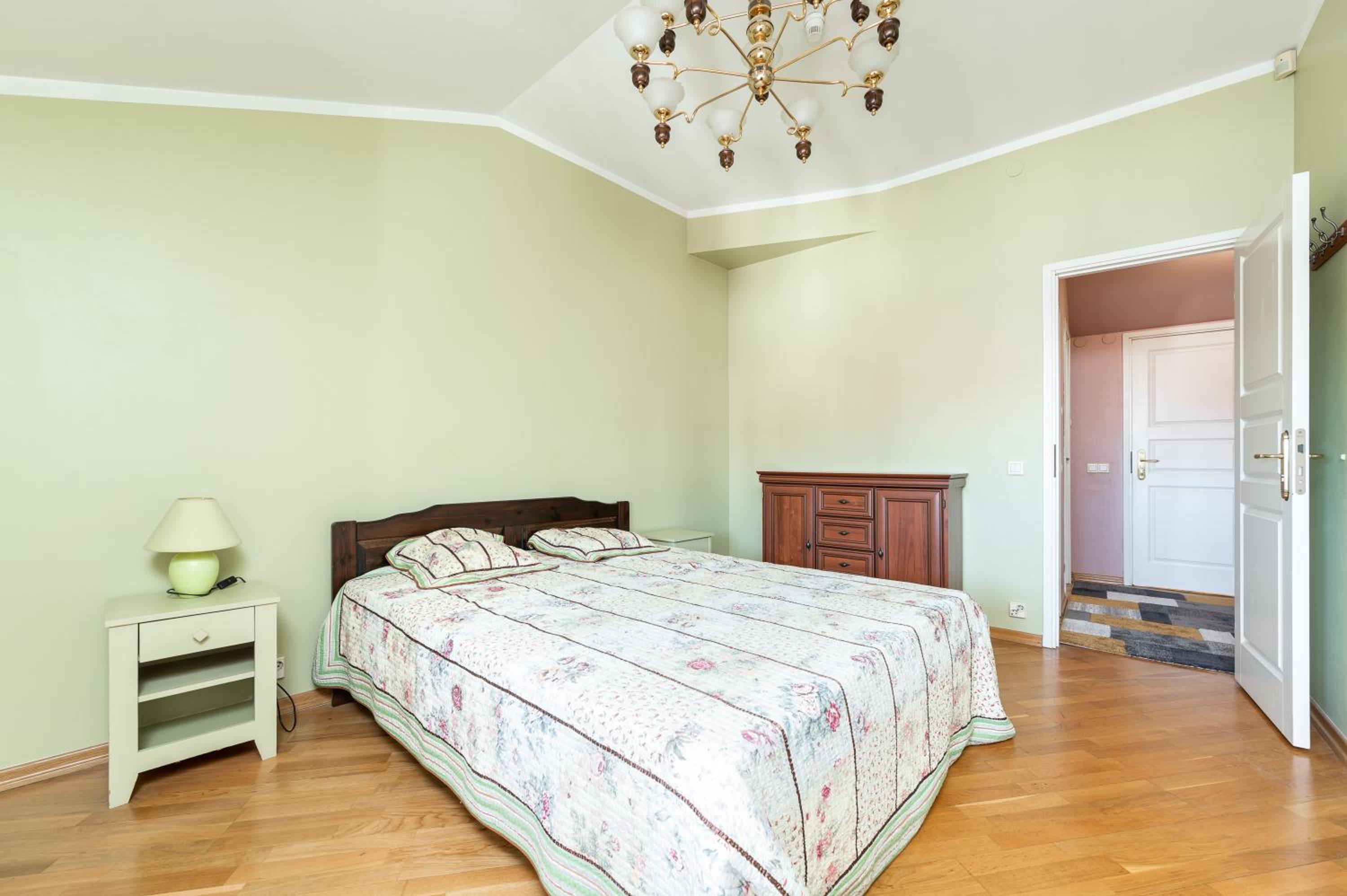 Two-Bedroom Apartment - Photo 23