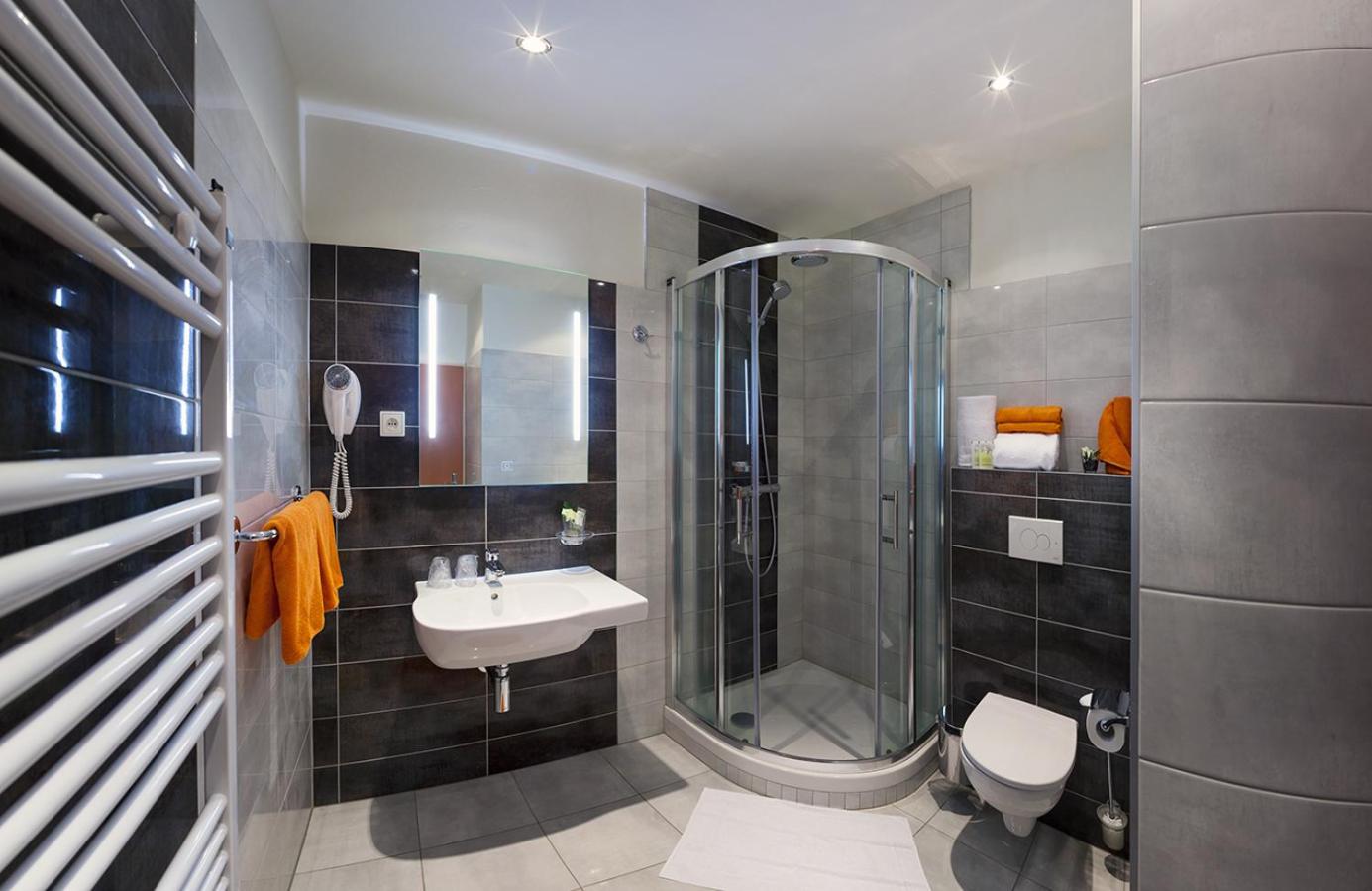 Suite - Photo 2