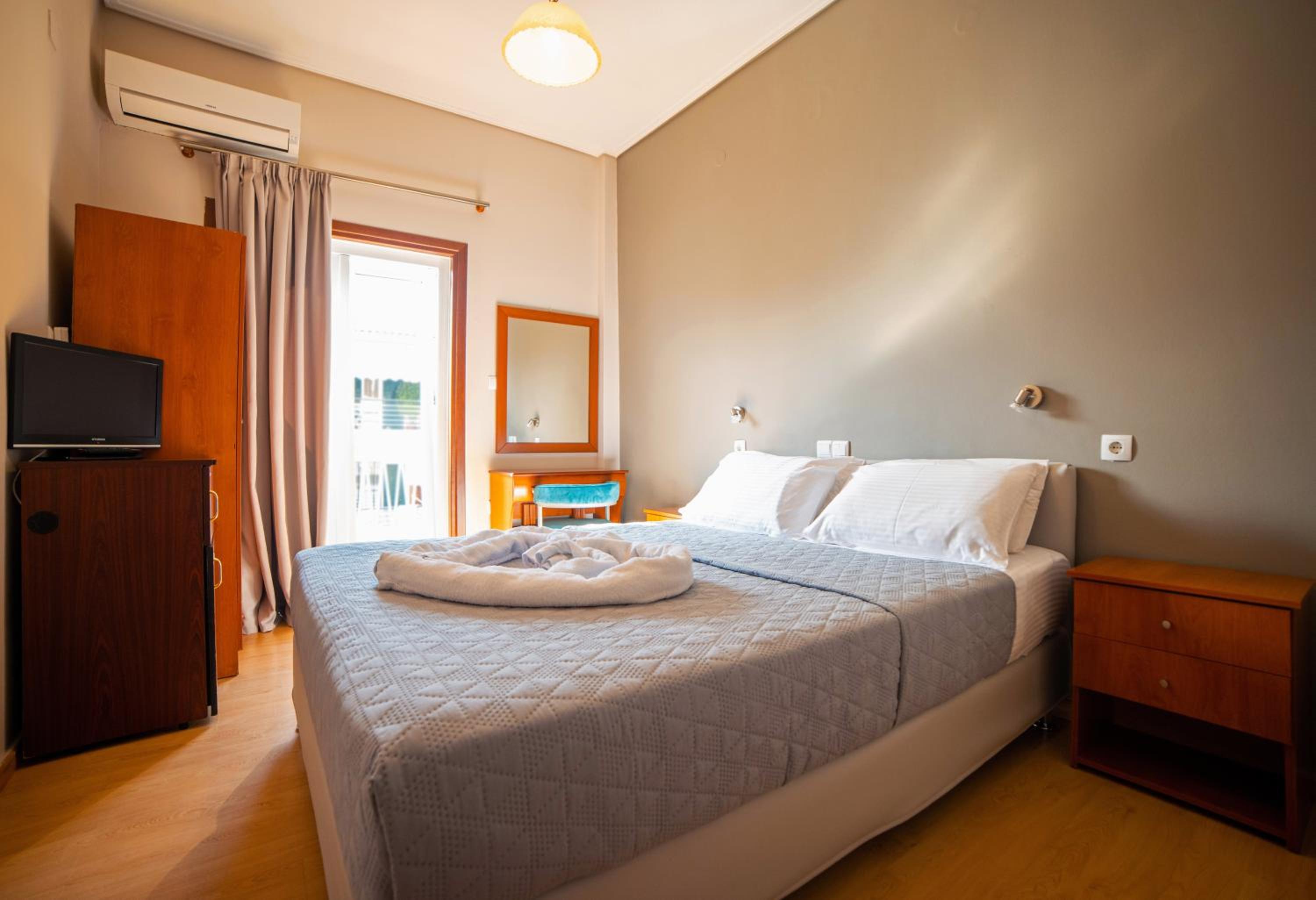 Standard Double Room - Photo 3