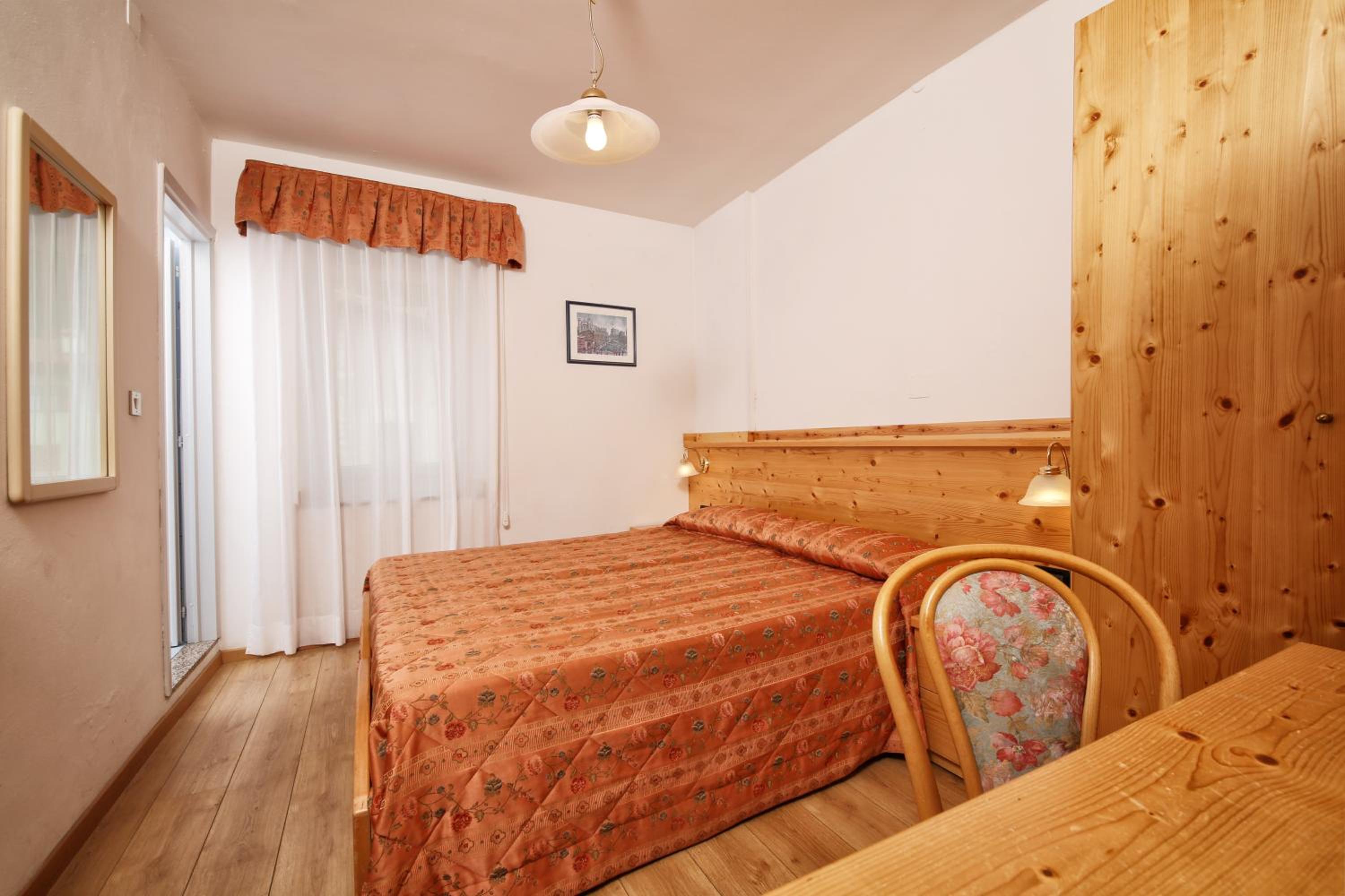 Standard Double or Twin Room photo 1