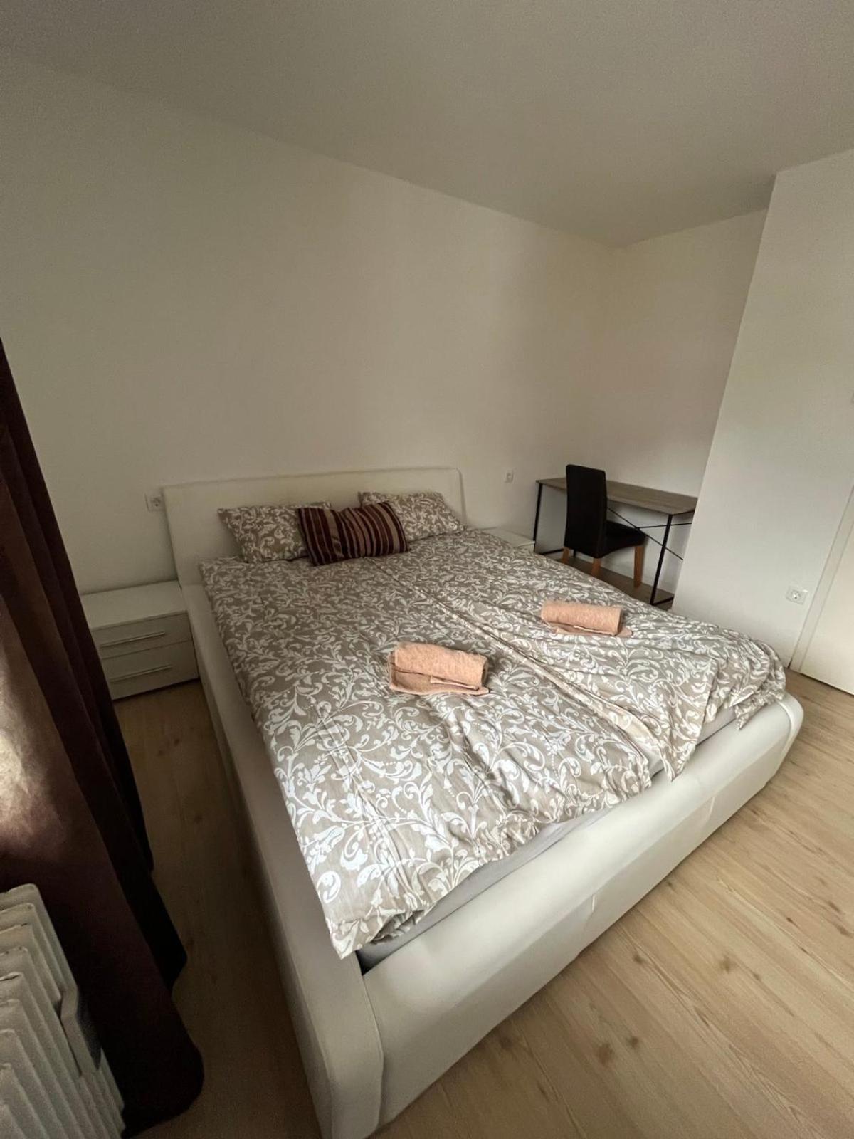 One-Bedroom Apartment - Photo 5