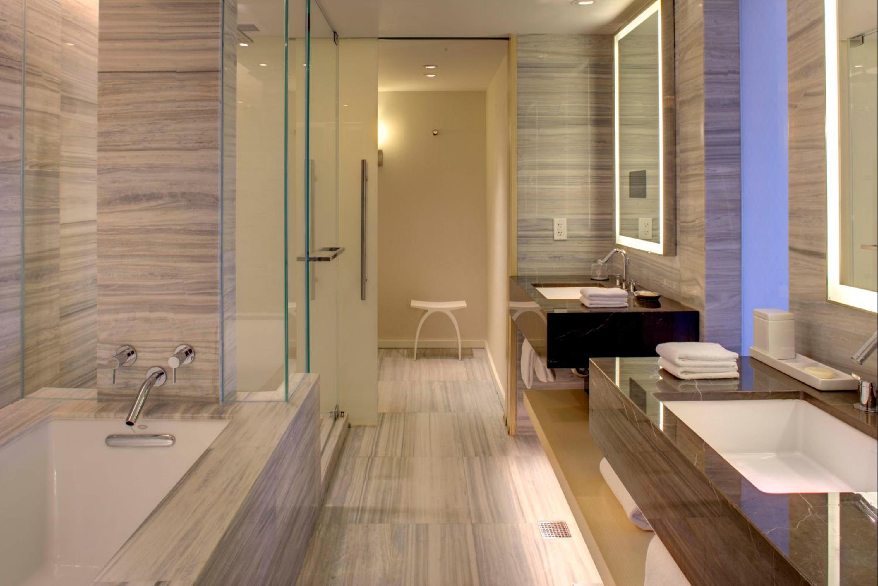 King Suite - Photo 2
