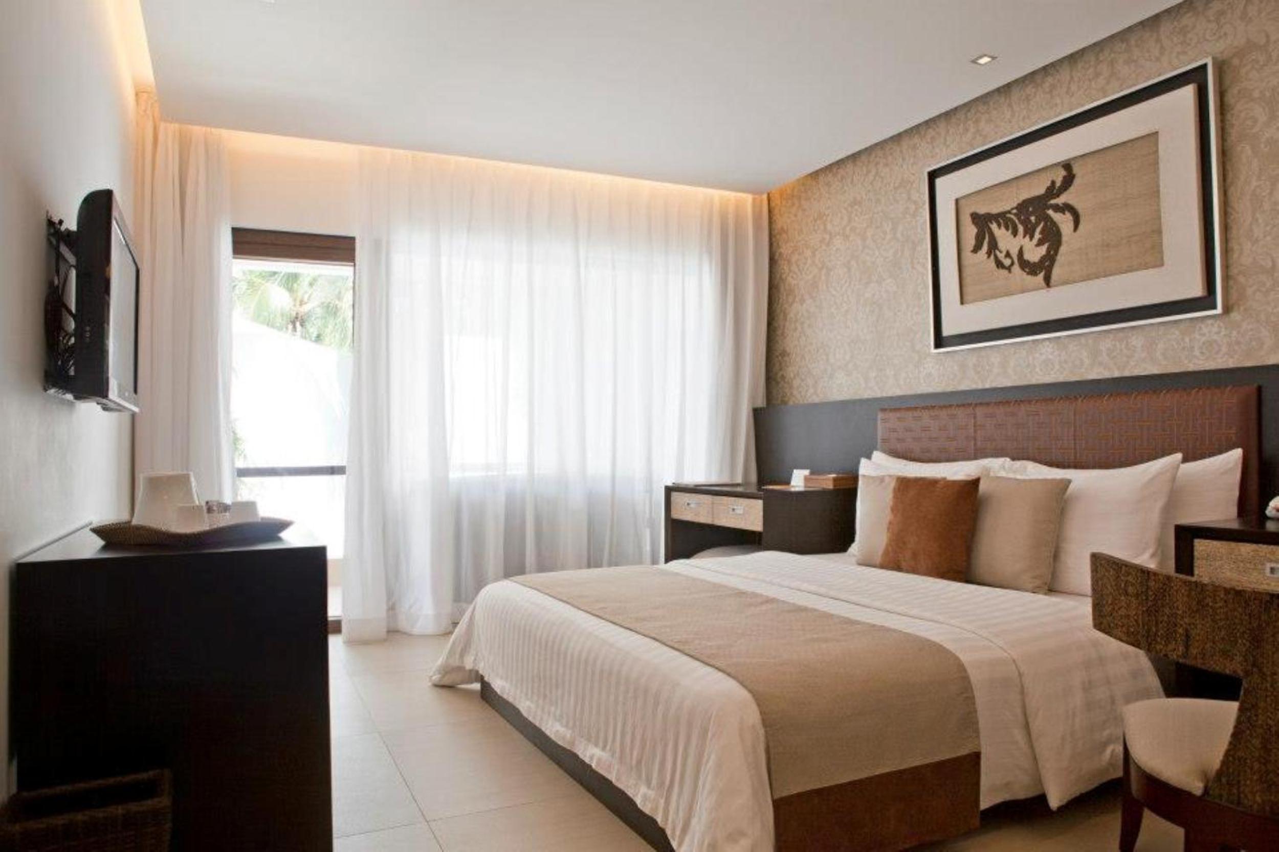 Deluxe King Room photo 2