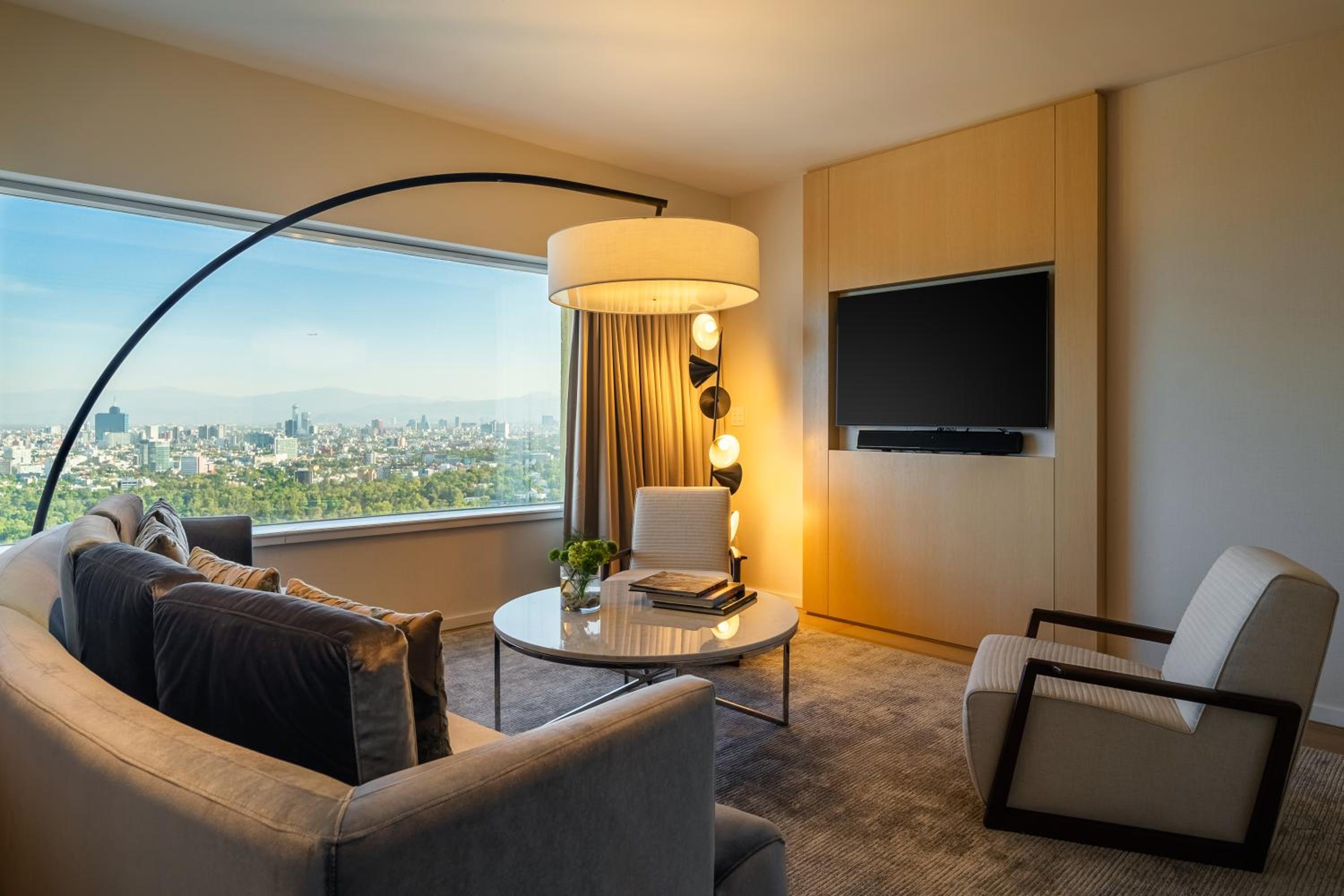 Executive Suite - Photo 3